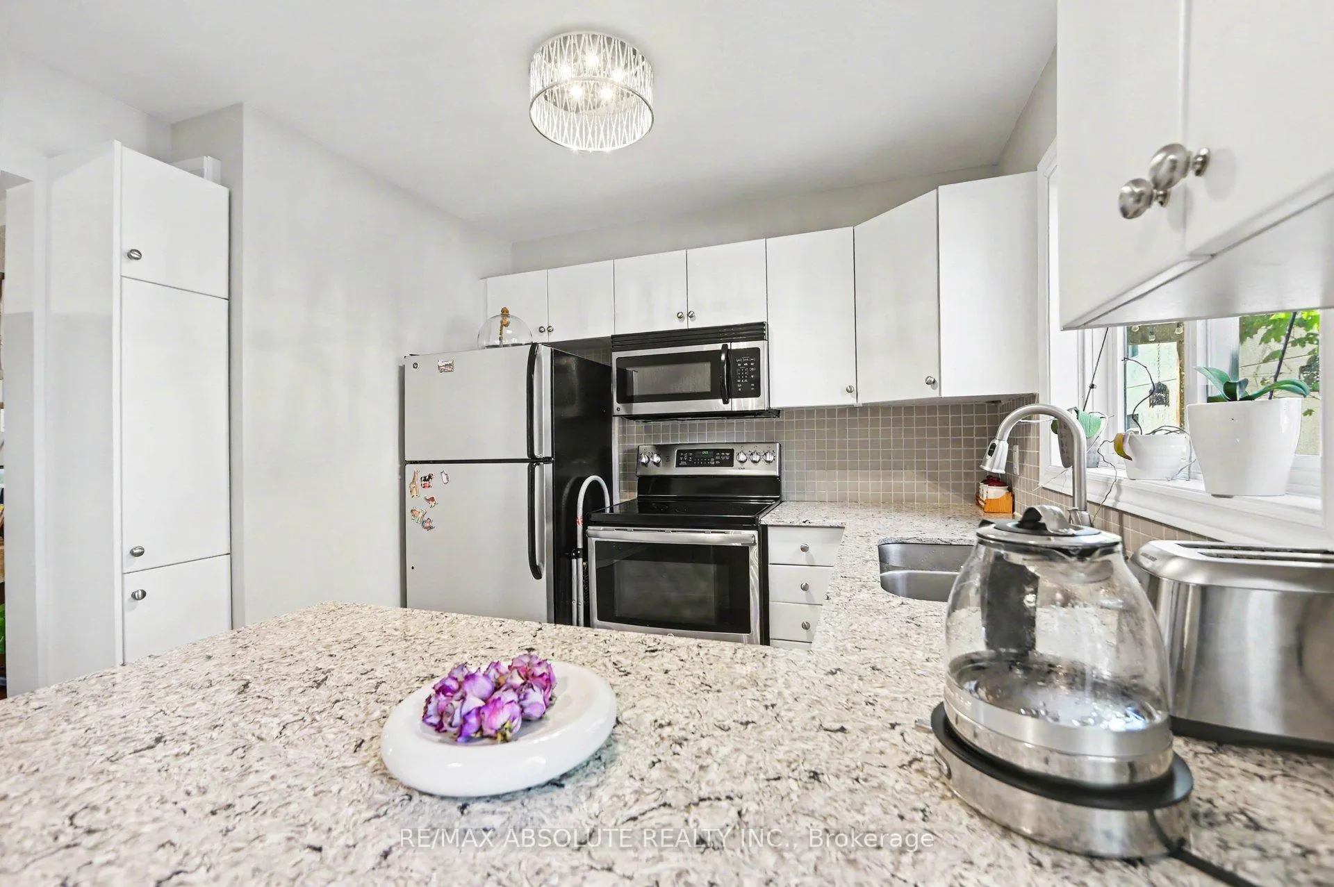 Photo 7 of 700 Tweesdmuir Avenue, Ottawa, Westboro/Hampton Park — HOMEH