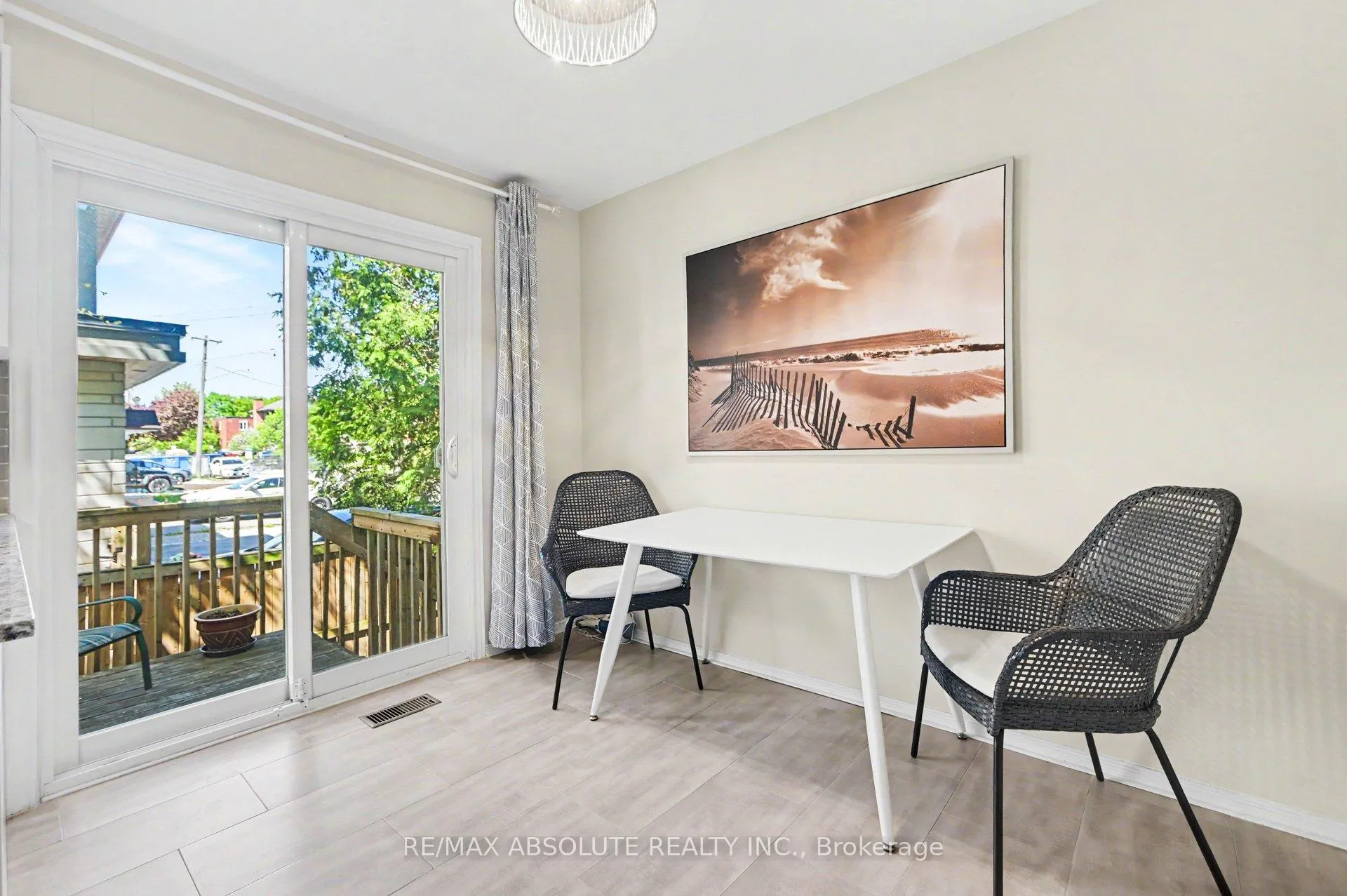 Photo 8 of 700 Tweesdmuir Avenue, Ottawa, Westboro/Hampton Park — HOMEH