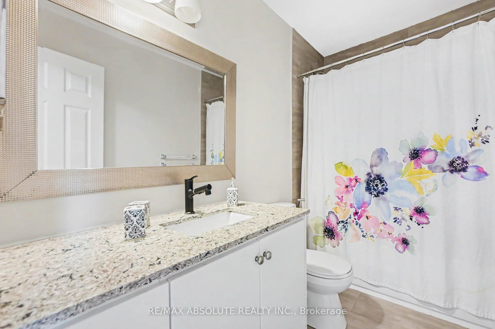 Photo 12 of 700 Tweesdmuir Avenue, Ottawa, Westboro/Hampton Park — HOMEH