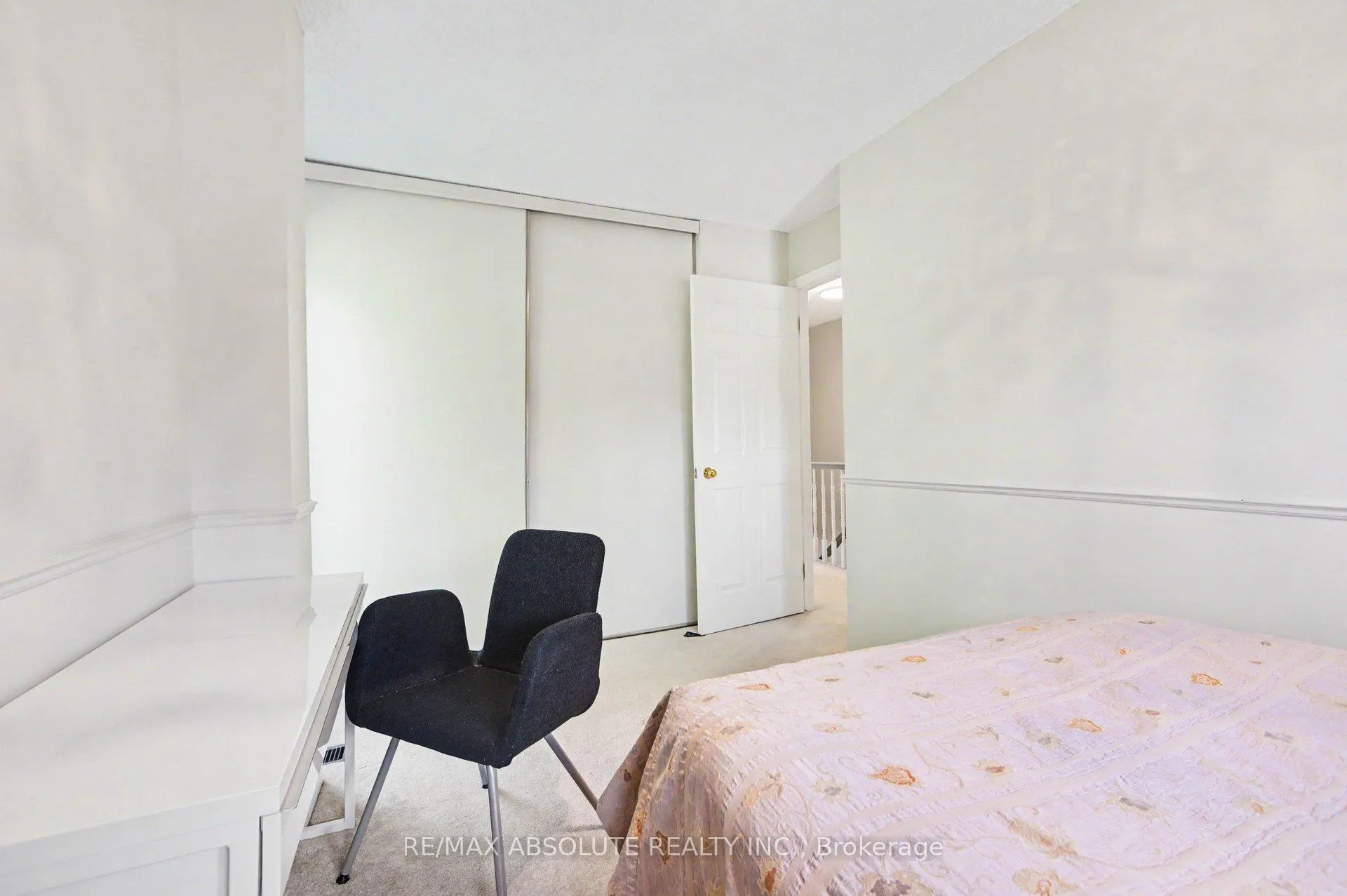 Photo 14 of 700 Tweesdmuir Avenue, Ottawa, Westboro/Hampton Park — HOMEH