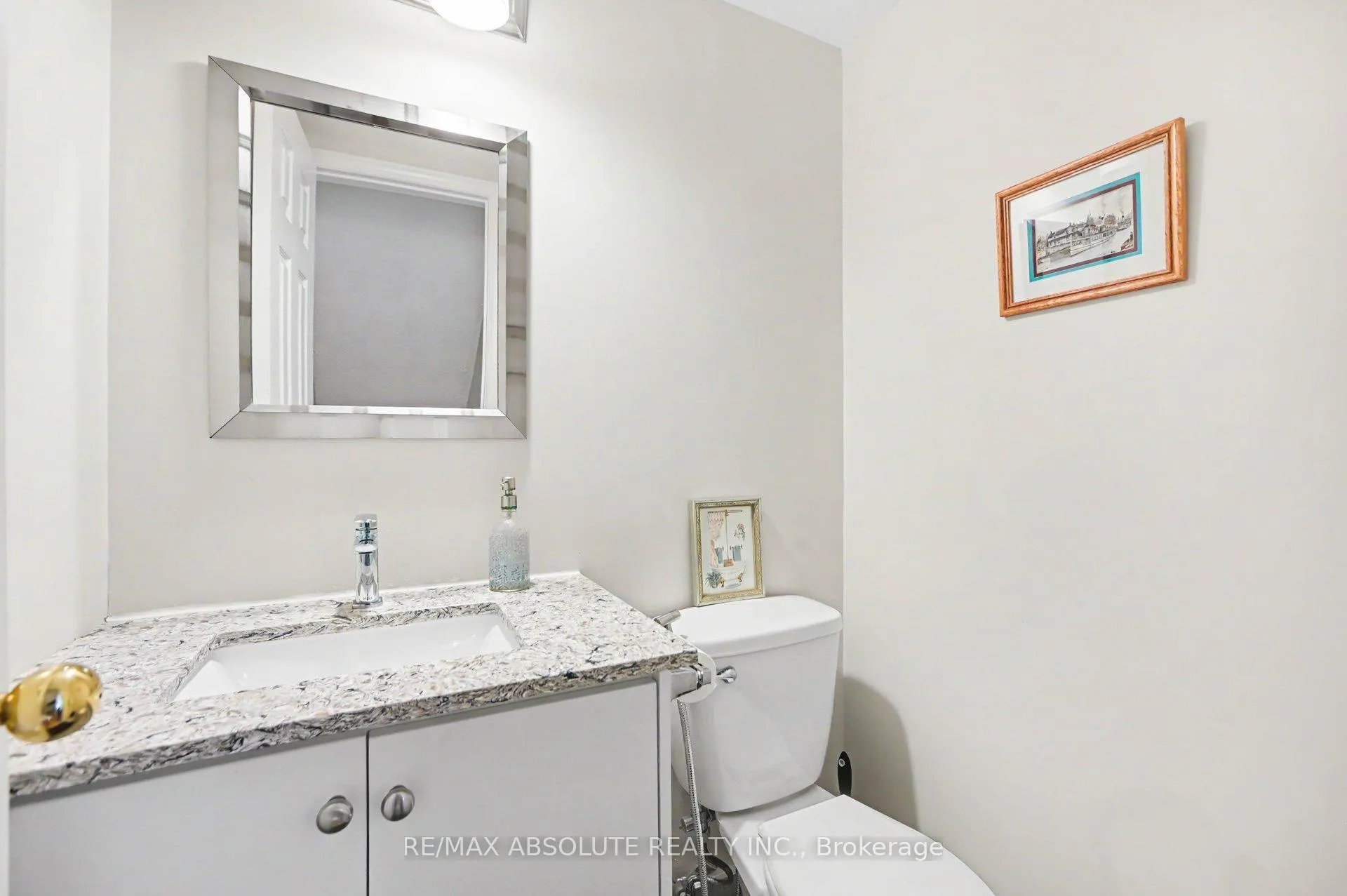 Photo 15 of 700 Tweesdmuir Avenue, Ottawa, Westboro/Hampton Park — HOMEH