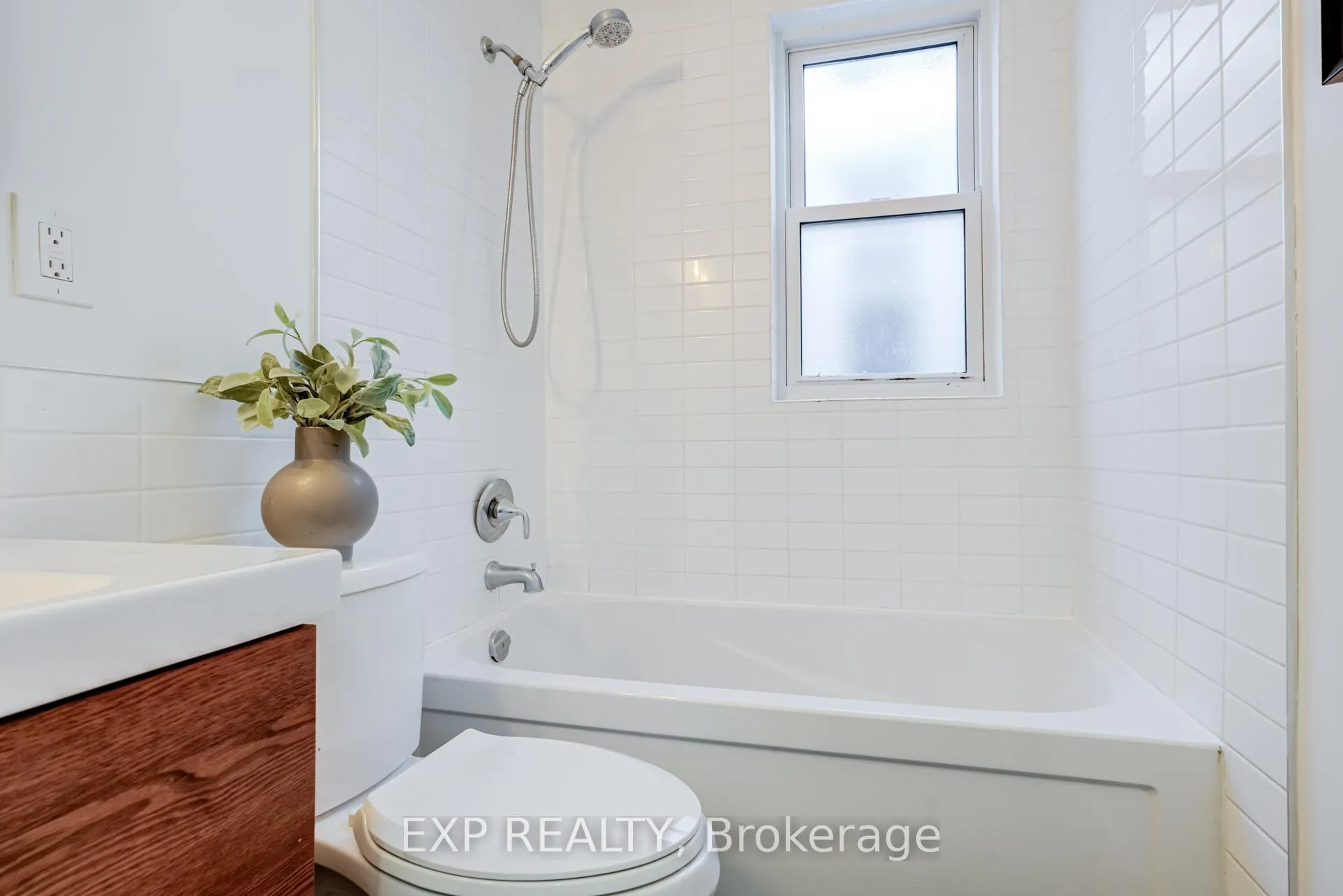 Photo 26 of 146 Hanson Street, Toronto, Woodbine Corridor — HOMEH