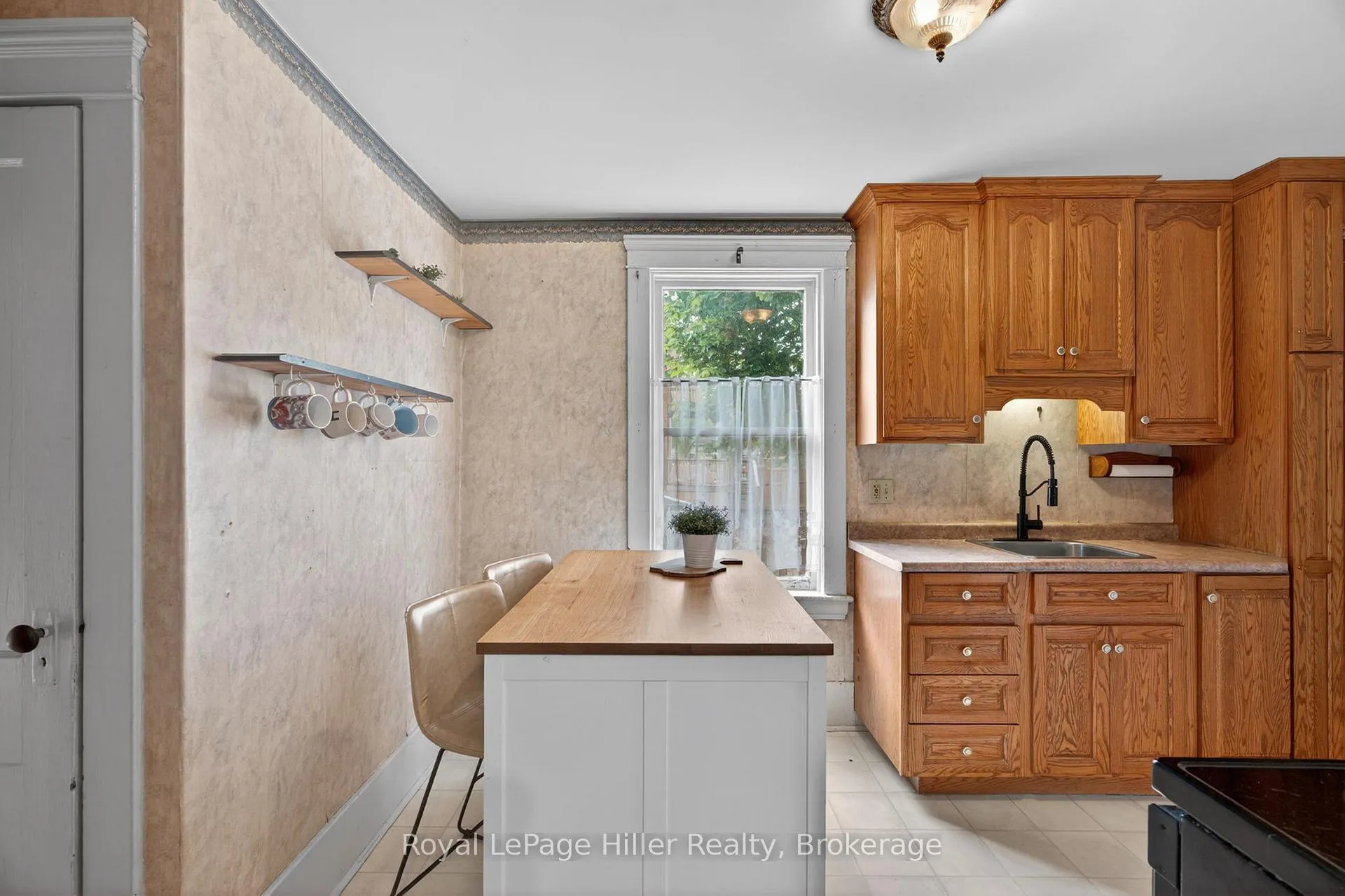Photo 15 of 211 Nelson Street, Stratford — HOMEH