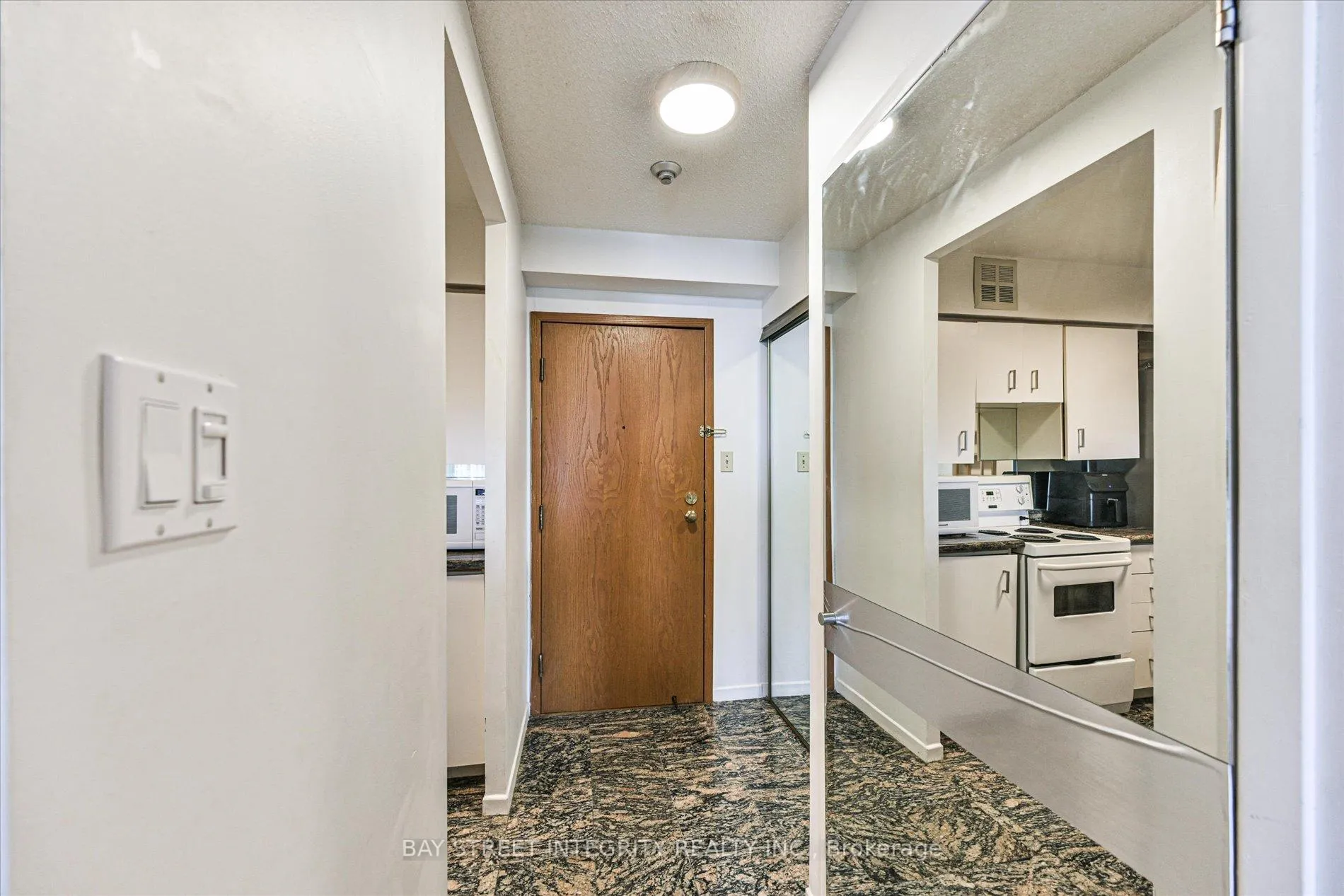 Photo 6 of Unit 2013, 44 St Joseph Street, Toronto, Bay Street Corridor — HOMEH