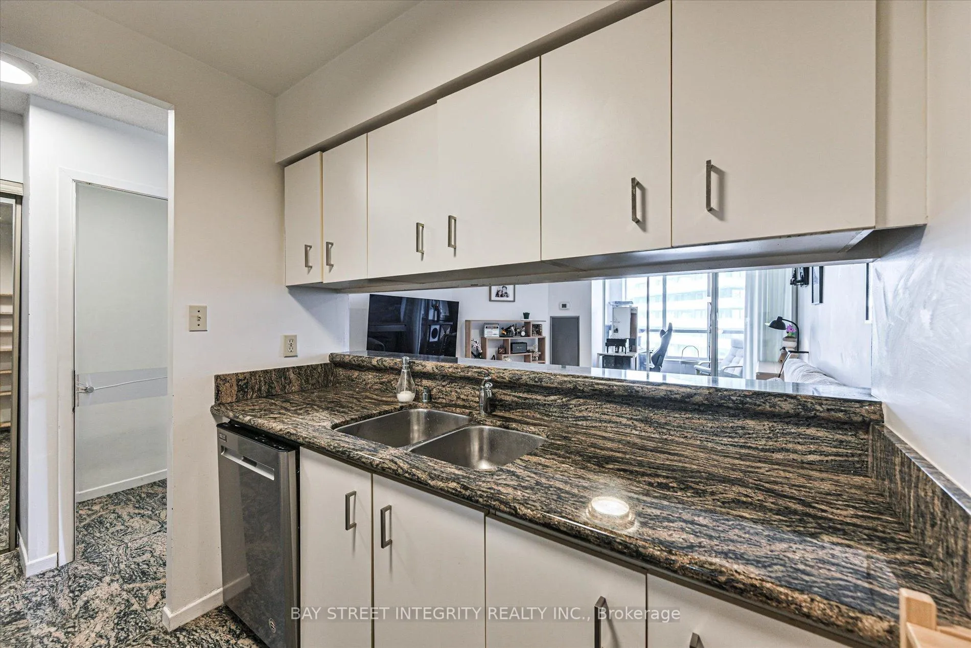 Photo 9 of Unit 2013, 44 St Joseph Street, Toronto, Bay Street Corridor — HOMEH