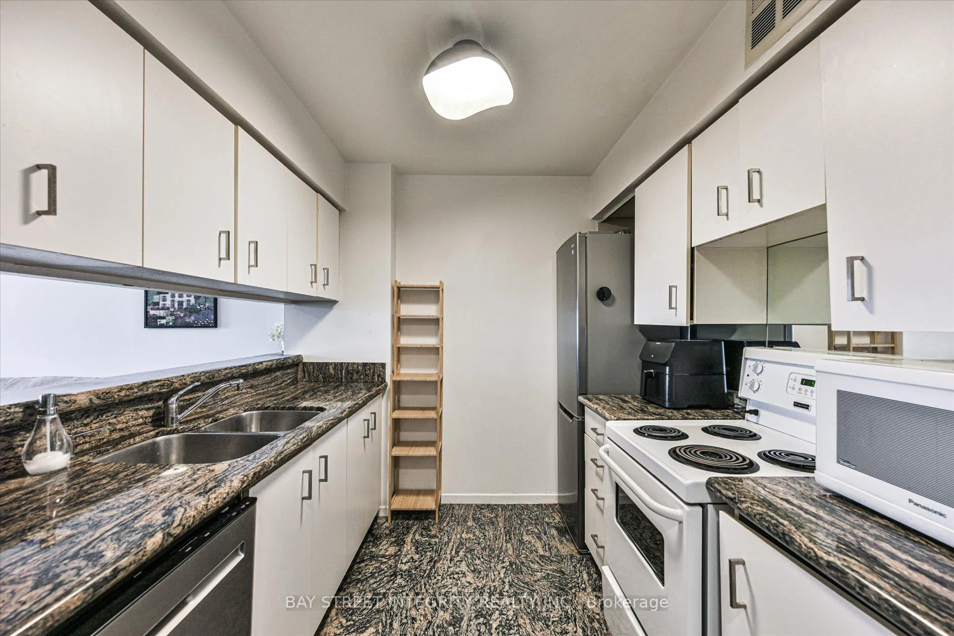 Photo 10 of Unit 2013, 44 St Joseph Street, Toronto, Bay Street Corridor — HOMEH