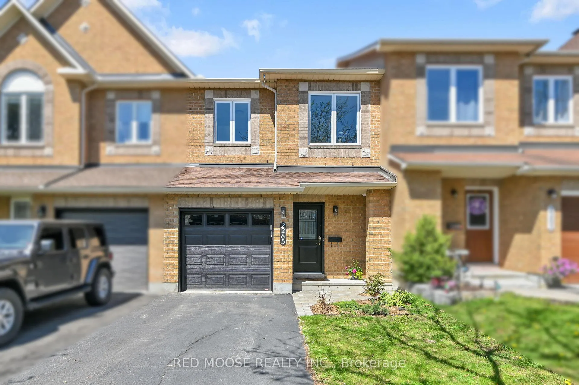 Front of 2285 Brockstone Crescent