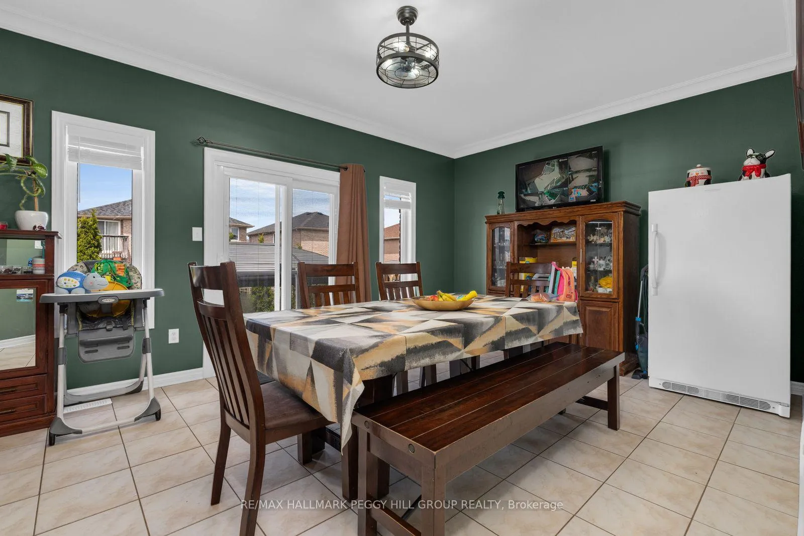 Photo 4 of 120 Jessica Drive, Barrie, Painswick South — HOMEH