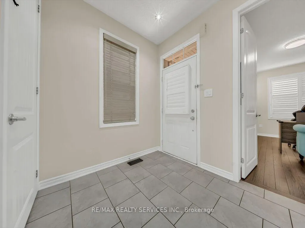 Photo 4 of 17 Leadenhall Road, Brampton, Northwest Brampton — HOMEH