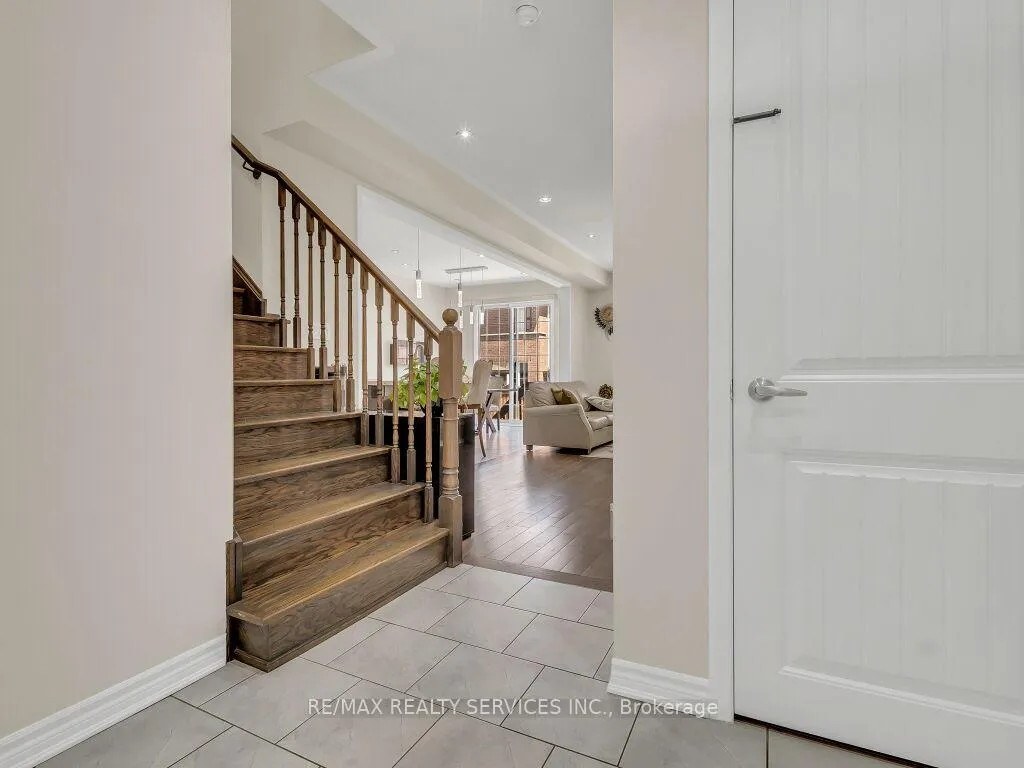 Photo 5 of 17 Leadenhall Road, Brampton, Northwest Brampton — HOMEH