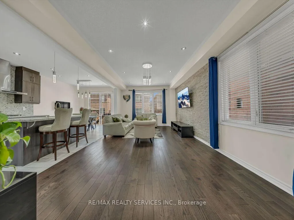 Photo 6 of 17 Leadenhall Road, Brampton, Northwest Brampton — HOMEH