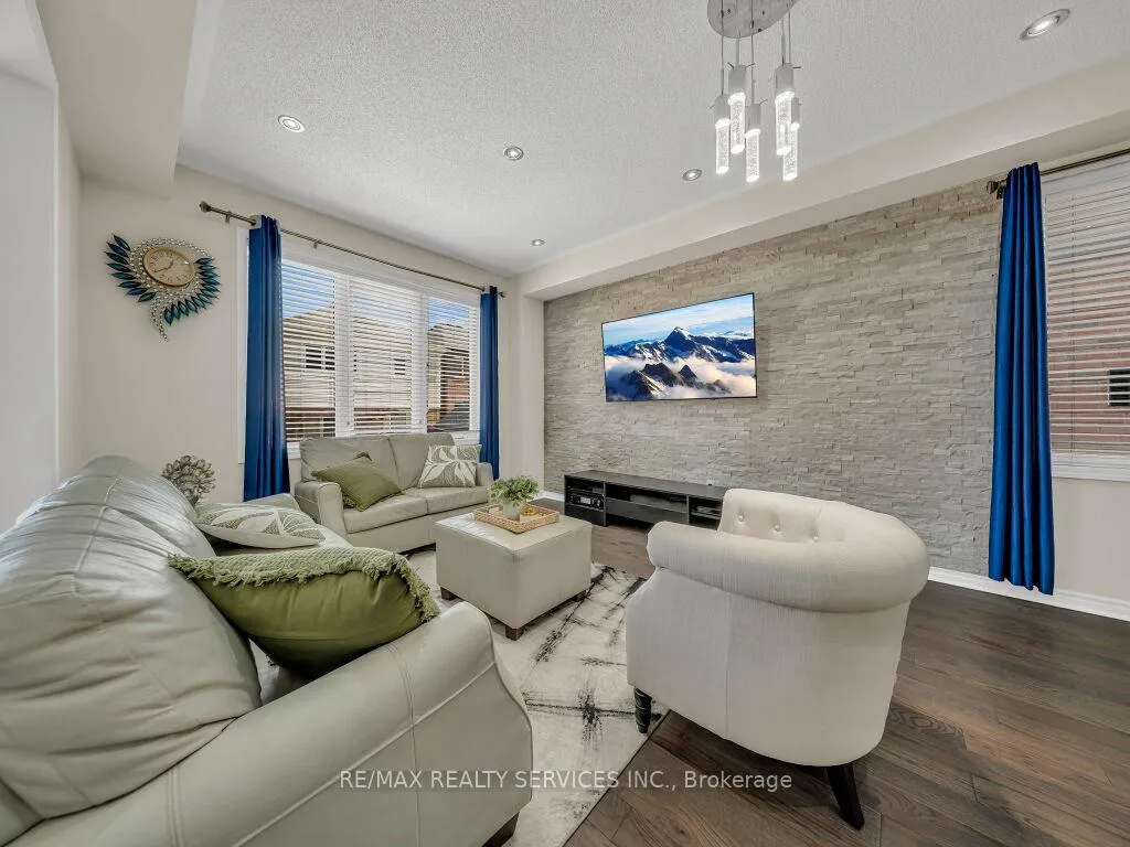 Photo 7 of 17 Leadenhall Road, Brampton, Northwest Brampton — HOMEH