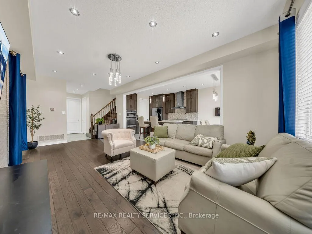 Photo 8 of 17 Leadenhall Road, Brampton, Northwest Brampton — HOMEH