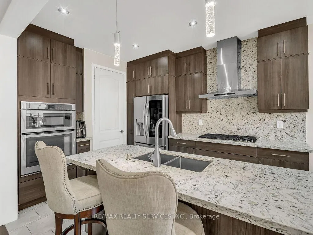 Photo 9 of 17 Leadenhall Road, Brampton, Northwest Brampton — HOMEH