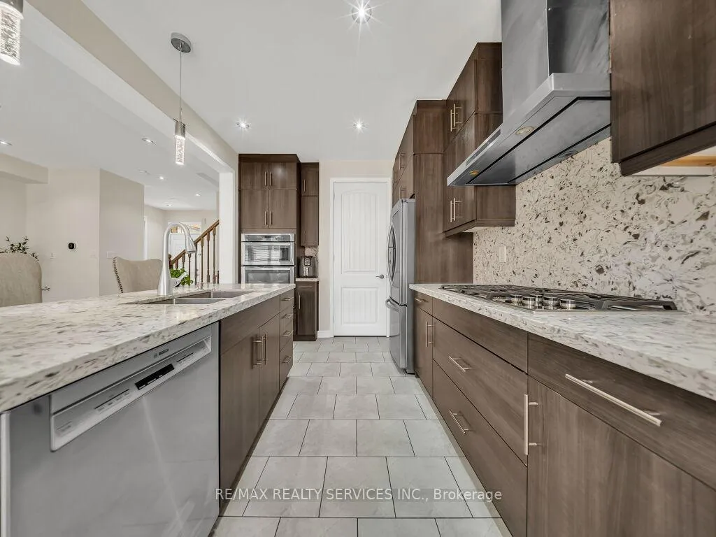 Photo 10 of 17 Leadenhall Road, Brampton, Northwest Brampton — HOMEH