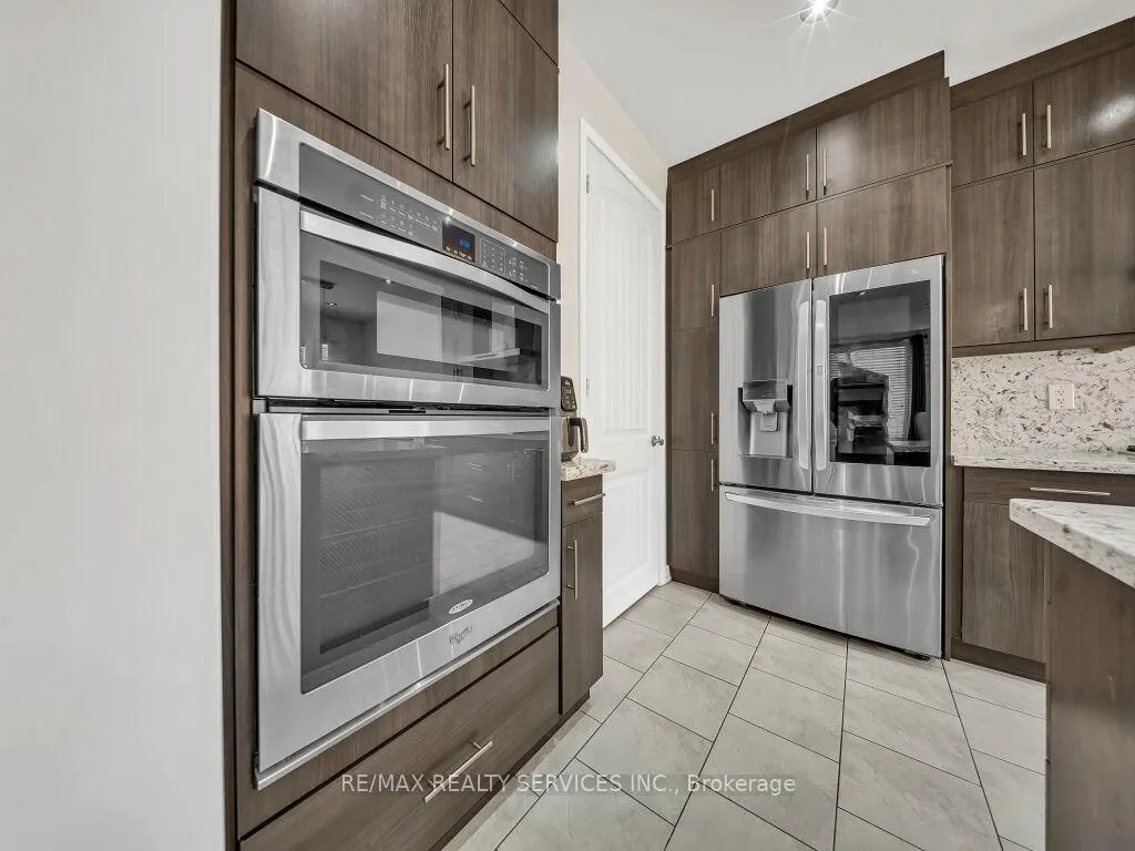 Photo 11 of 17 Leadenhall Road, Brampton, Northwest Brampton — HOMEH