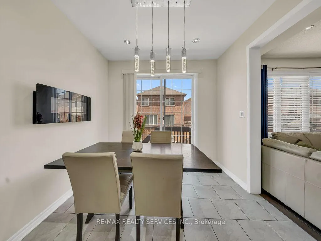 Photo 14 of 17 Leadenhall Road, Brampton, Northwest Brampton — HOMEH