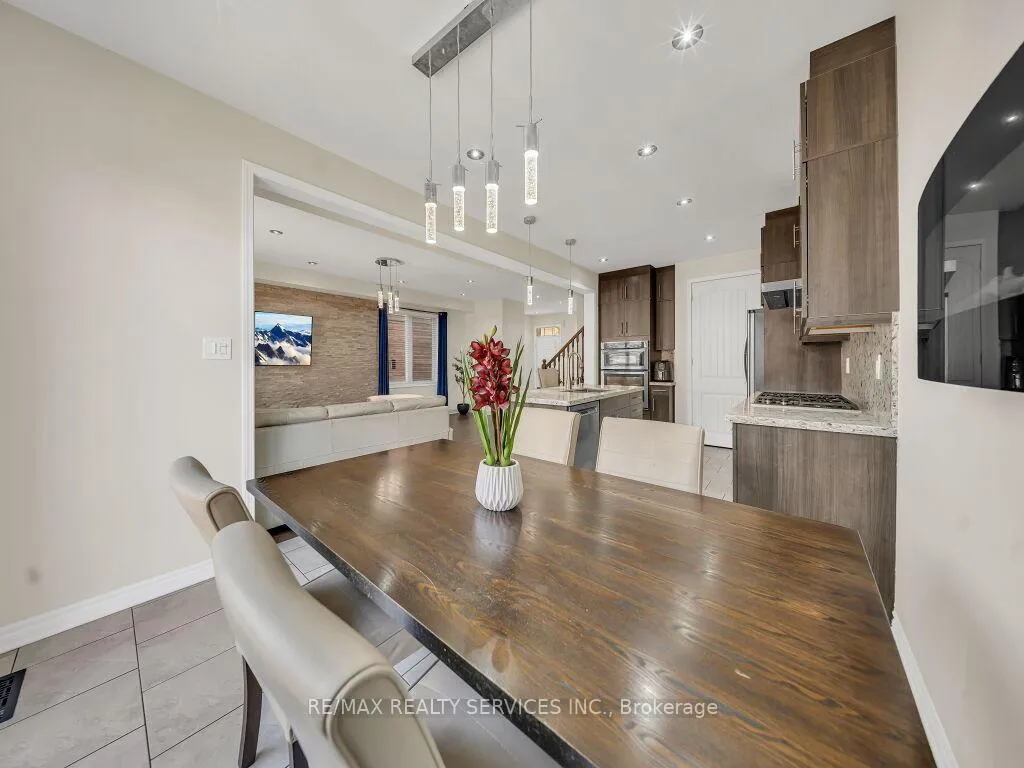 Photo 15 of 17 Leadenhall Road, Brampton, Northwest Brampton — HOMEH
