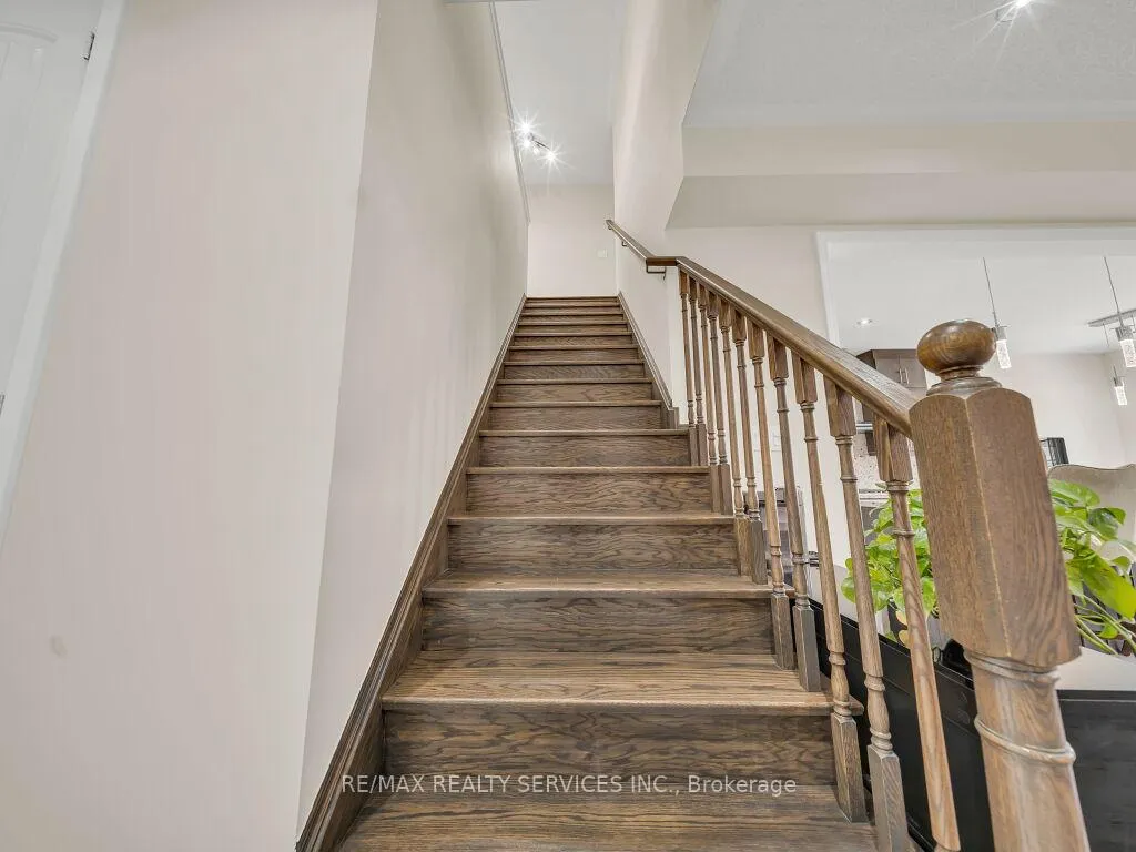 Photo 18 of 17 Leadenhall Road, Brampton, Northwest Brampton — HOMEH