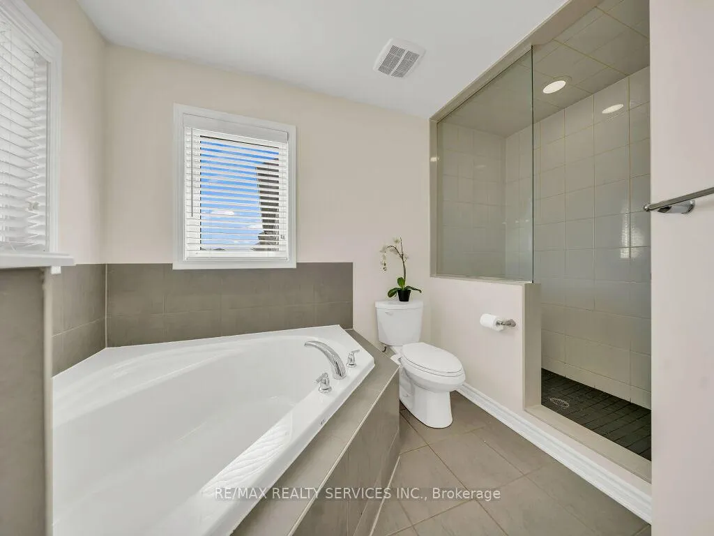 Photo 23 of 17 Leadenhall Road, Brampton, Northwest Brampton — HOMEH