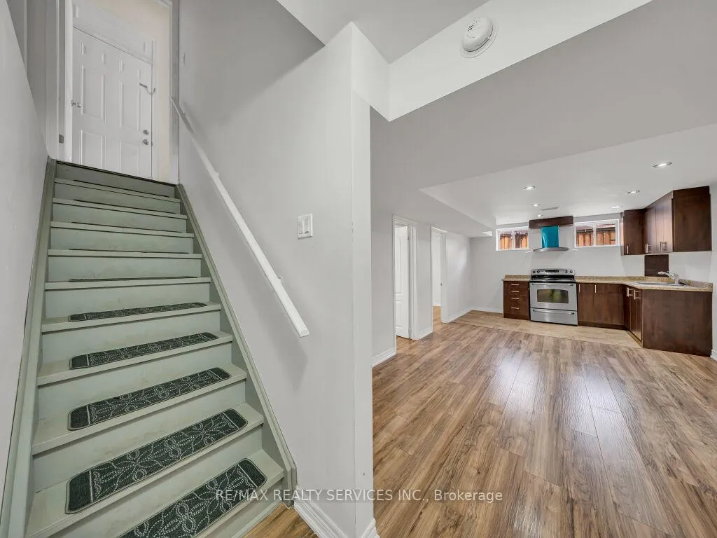 Photo 32 of 17 Leadenhall Road, Brampton, Northwest Brampton — HOMEH