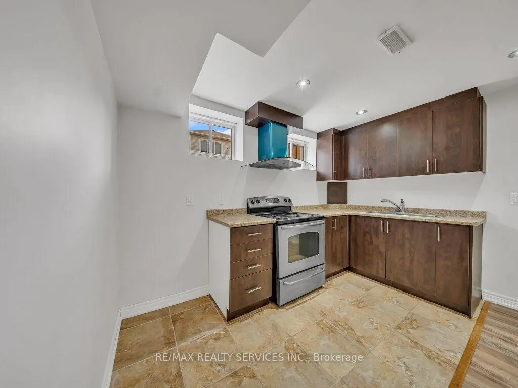 Photo 34 of 17 Leadenhall Road, Brampton, Northwest Brampton — HOMEH