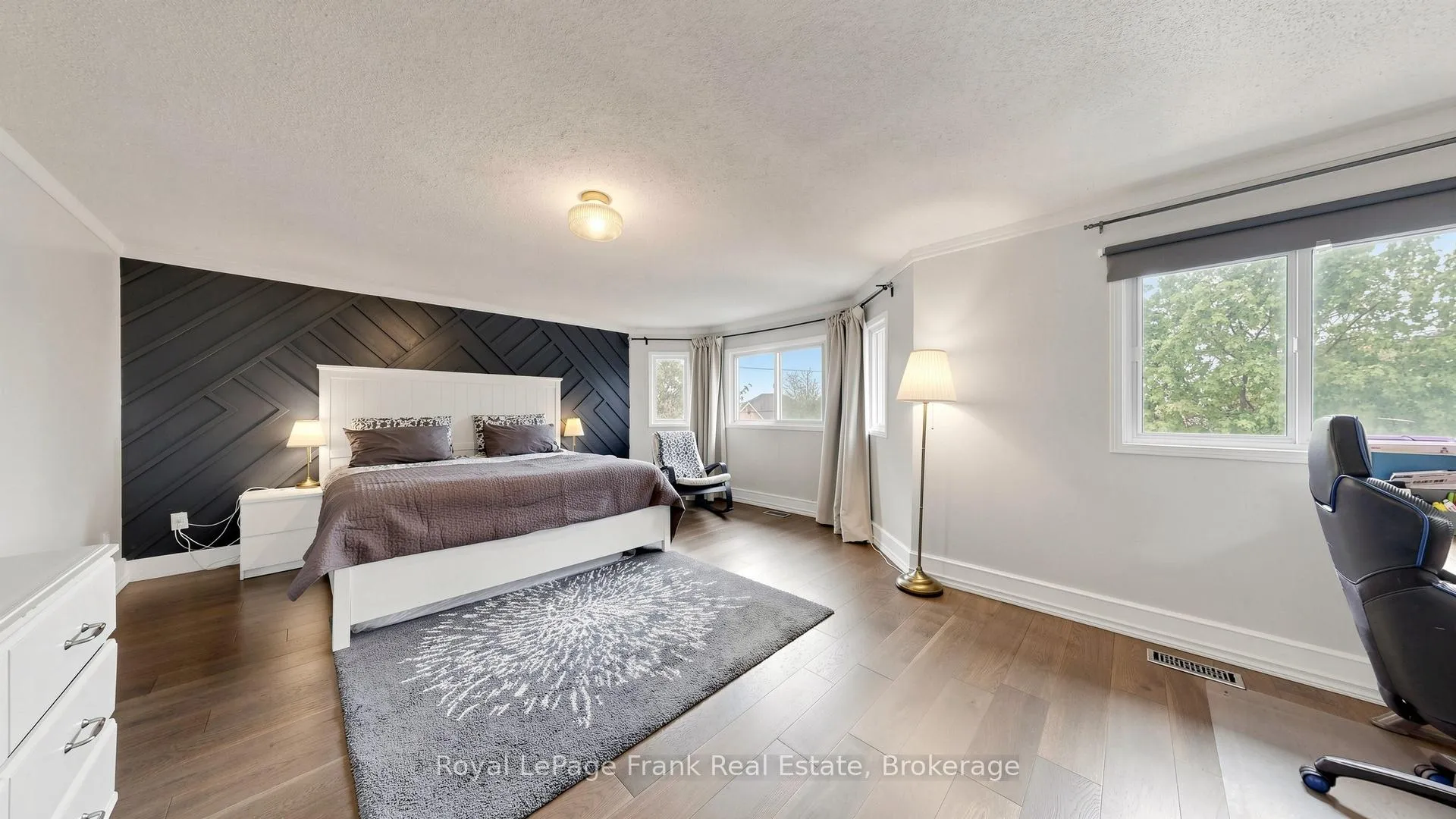Photo 23 of 133 Glenabbey Drive S, Clarington, Courtice — HOMEH