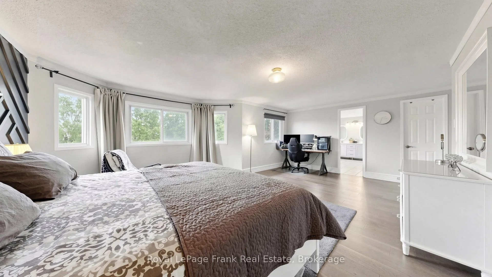Photo 24 of 133 Glenabbey Drive S, Clarington, Courtice — HOMEH