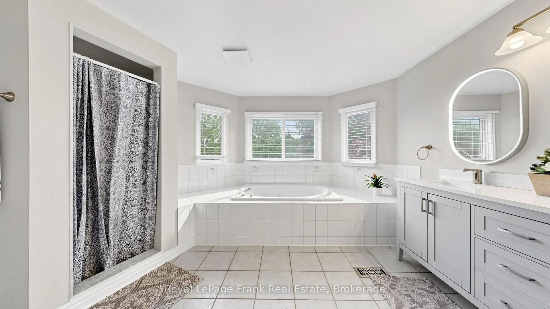 Photo 27 of 133 Glenabbey Drive S, Clarington, Courtice — HOMEH