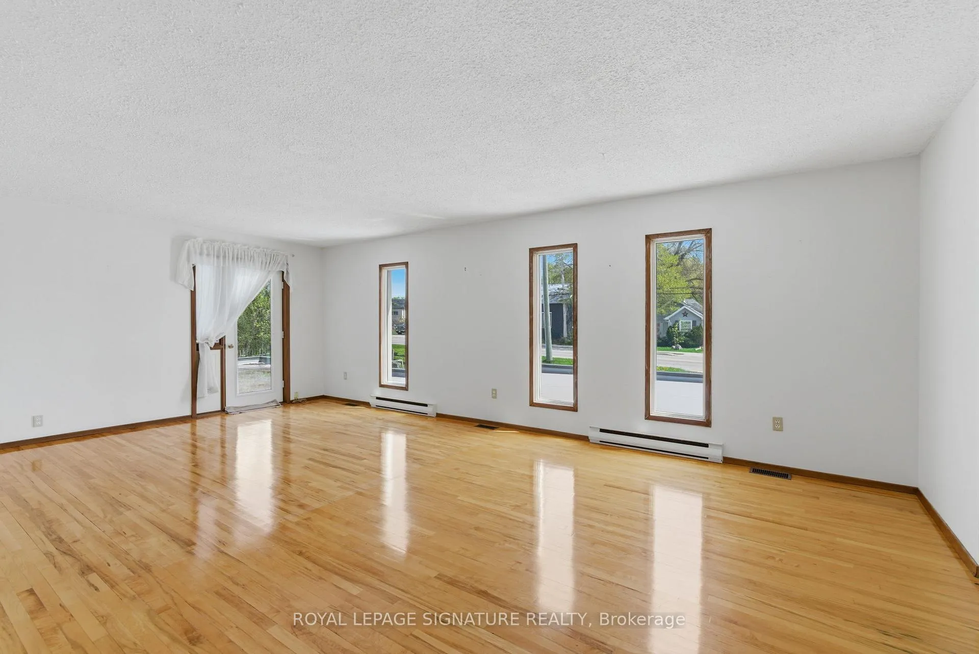 Photo 5 of 5 Pier Street, Scugog, Rural Scugog — HOMEH