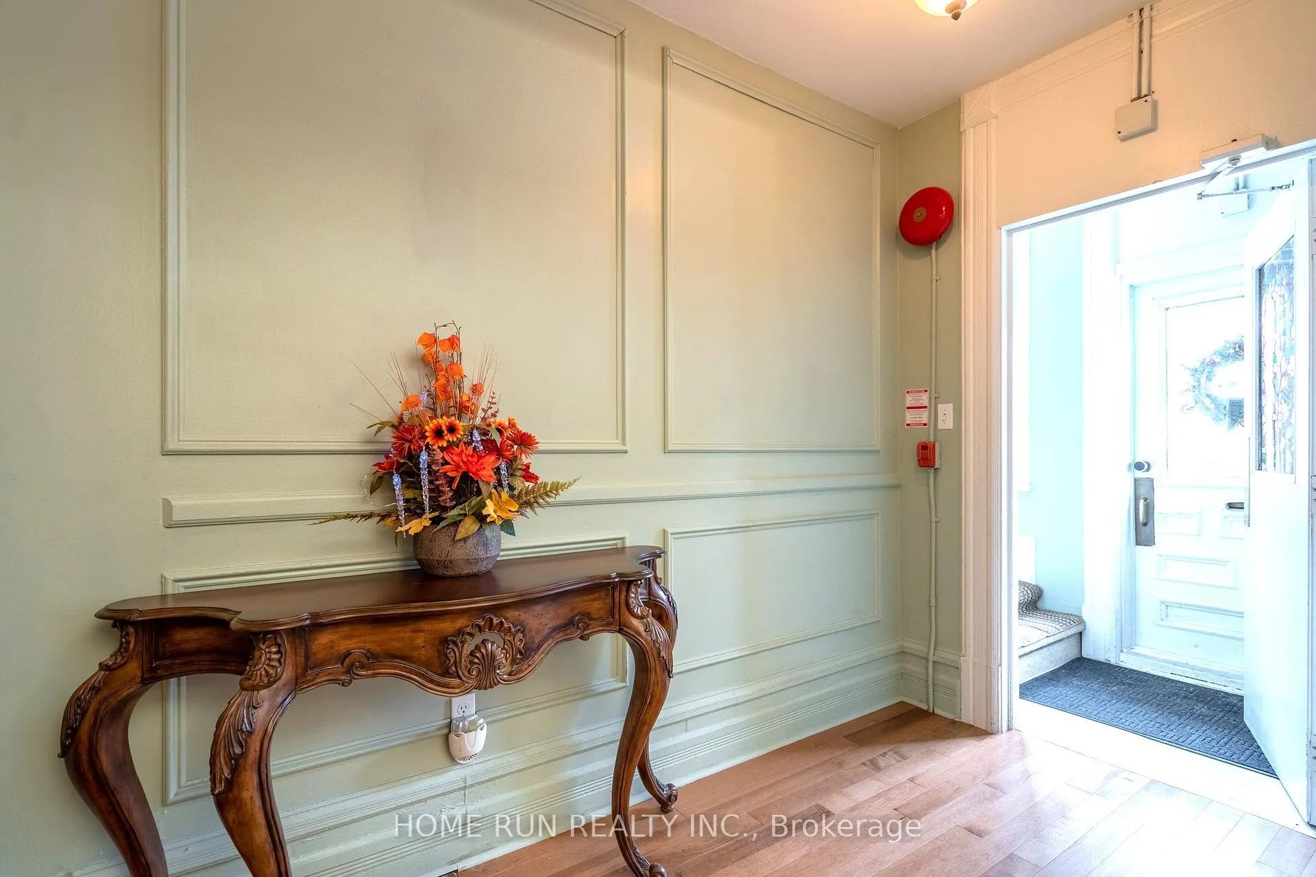 Photo 2 of 431 Gilmour Street, Ottawa, Ottawa Centre — HOMEH
