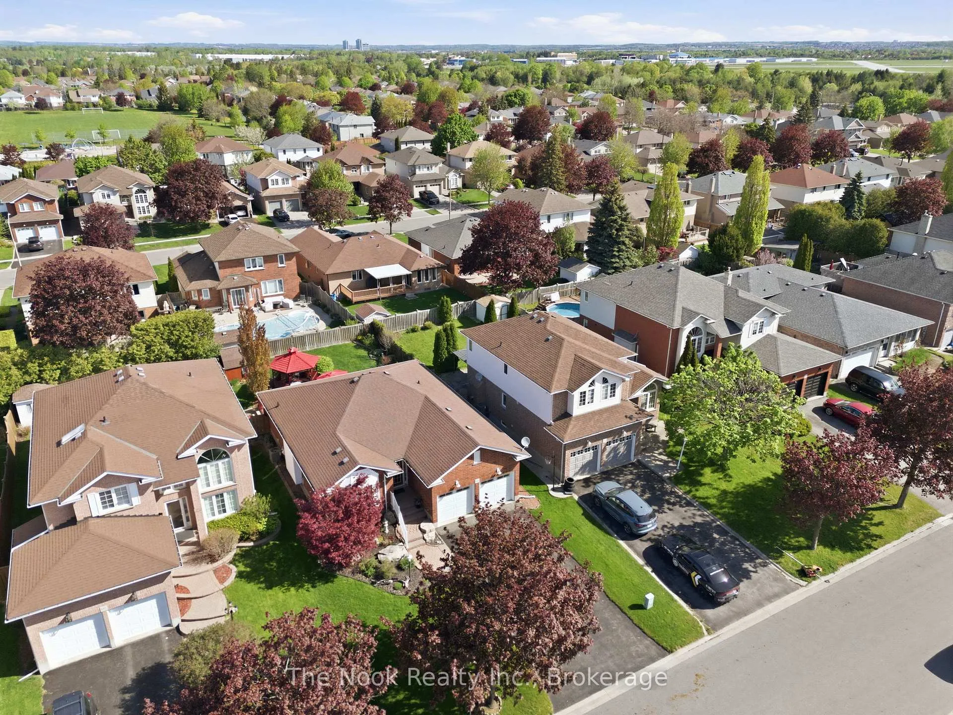 Photo 2 of 876 Sundance Circle, Oshawa, Northglen — HOMEH