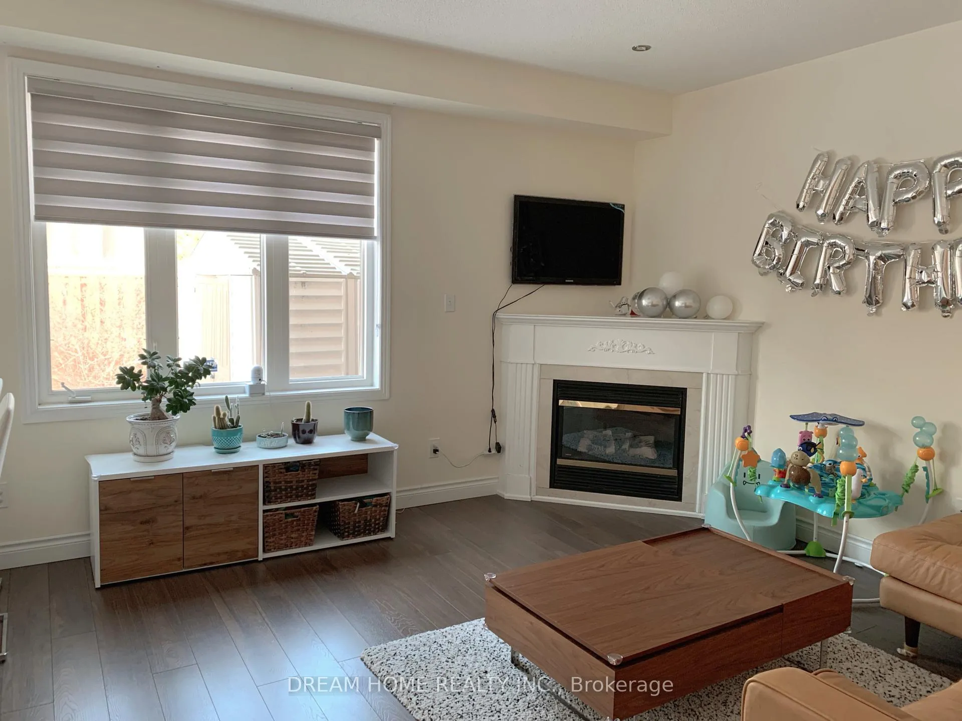 Photo 4 of 92 Sanderson Road, Markham, Cachet — HOMEH