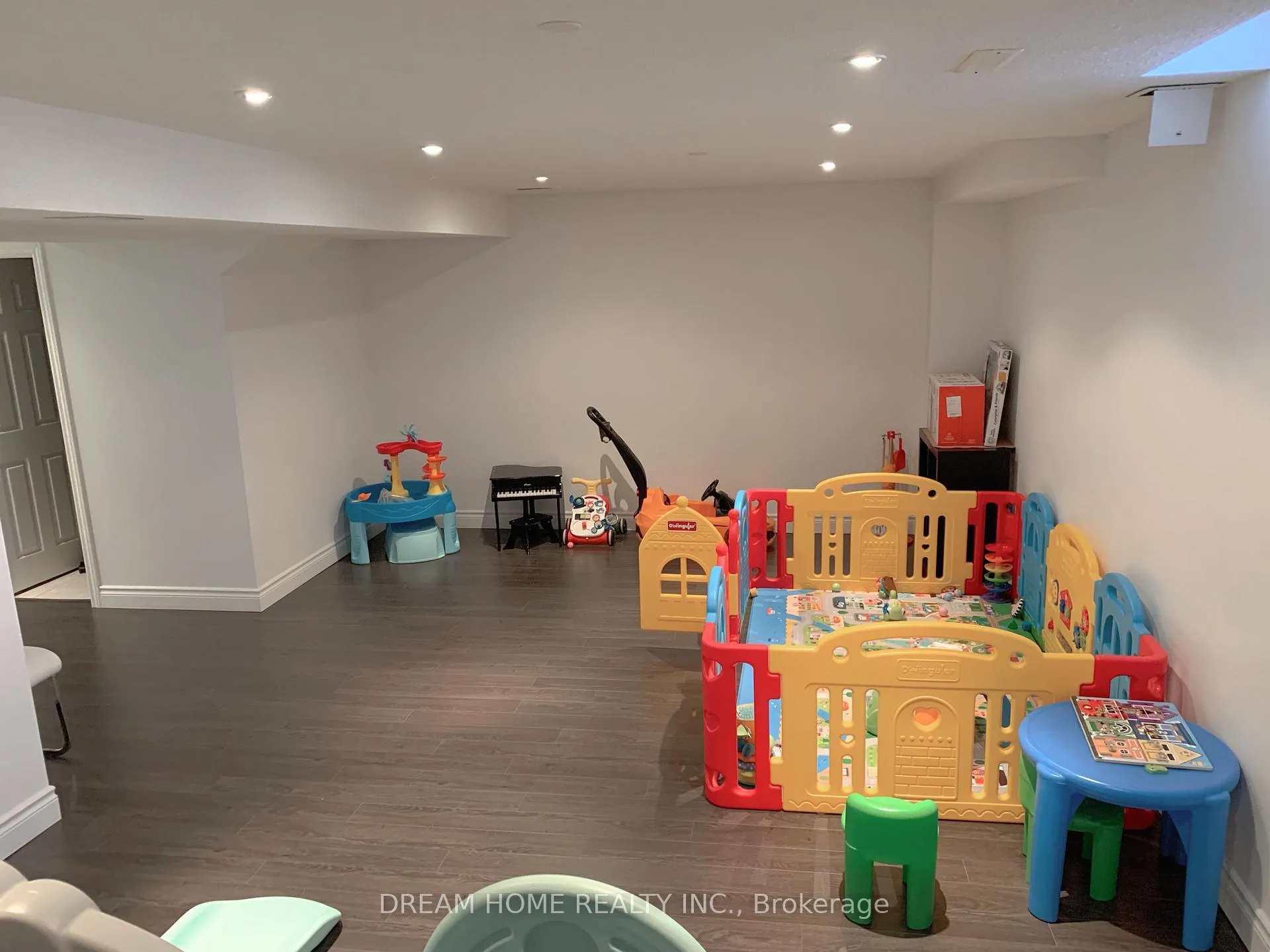Photo 5 of 92 Sanderson Road, Markham, Cachet — HOMEH