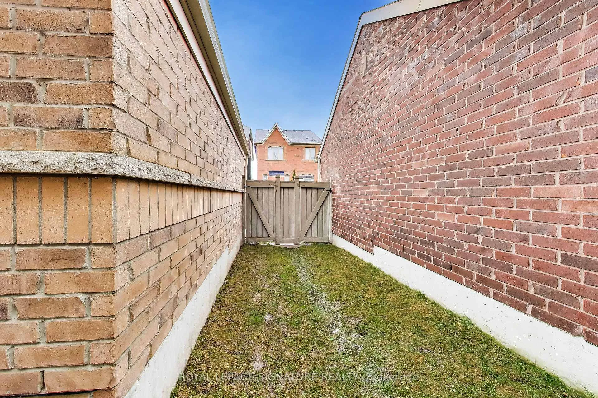 Photo 37 of 259 Barons Street, Vaughan, Kleinburg — HOMEH