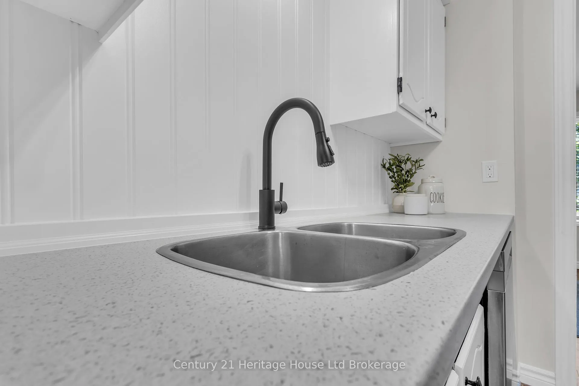 Photo 5 of Unit 1, 144 Concession Street E, Tillsonburg — HOMEH