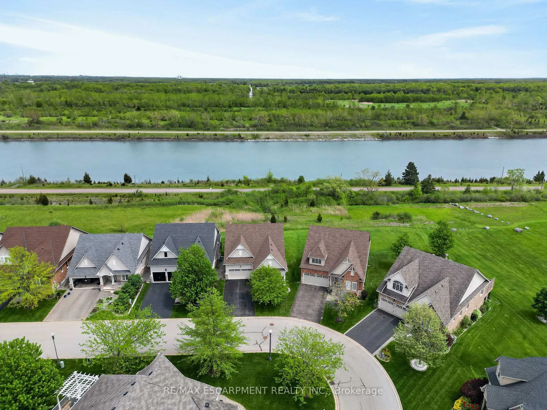 Photo 32 of 164 Galloway Trail, Welland, Hwy 406/Welland — HOMEH