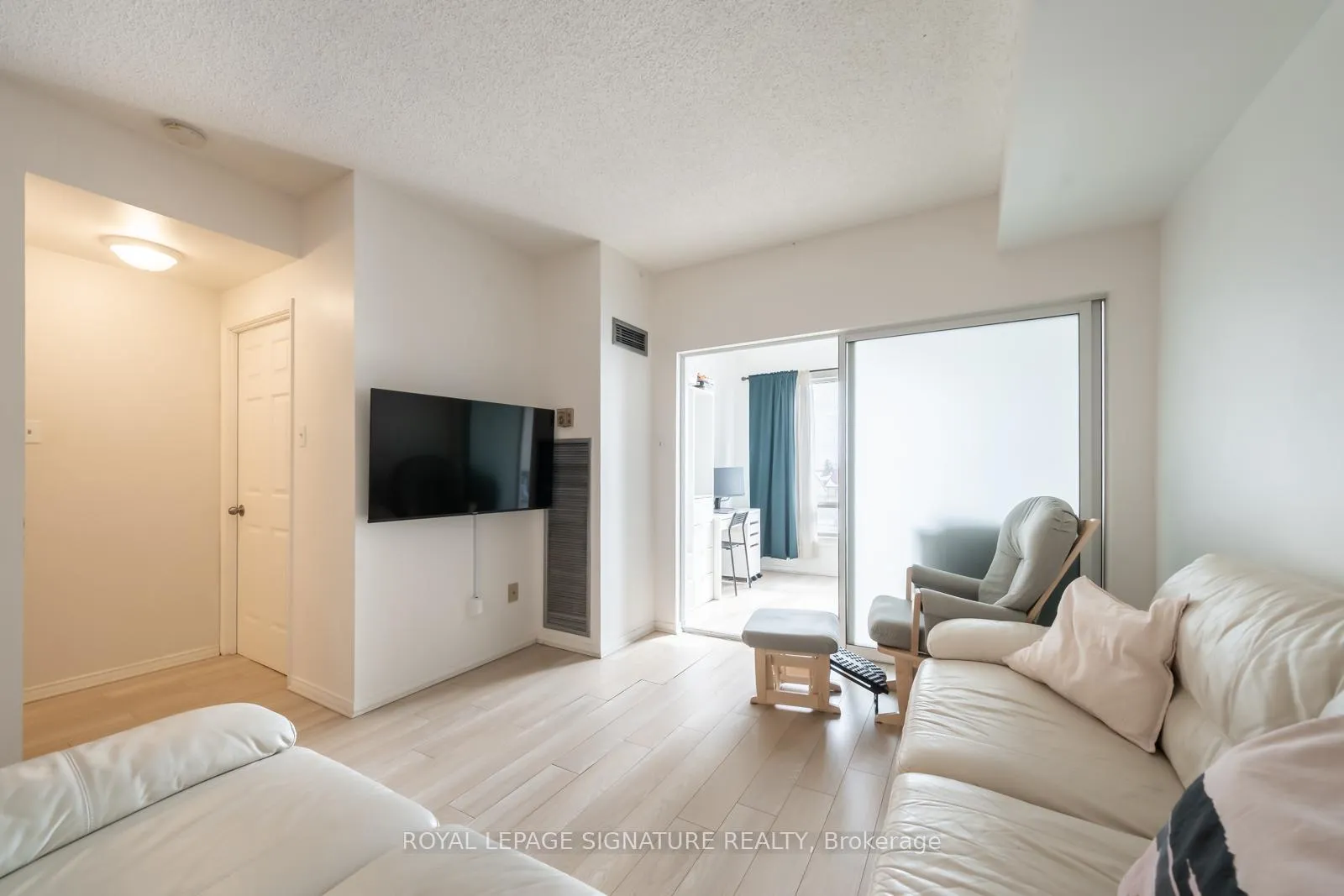 Front of Unit 316, 5800 Sheppard Avenue E