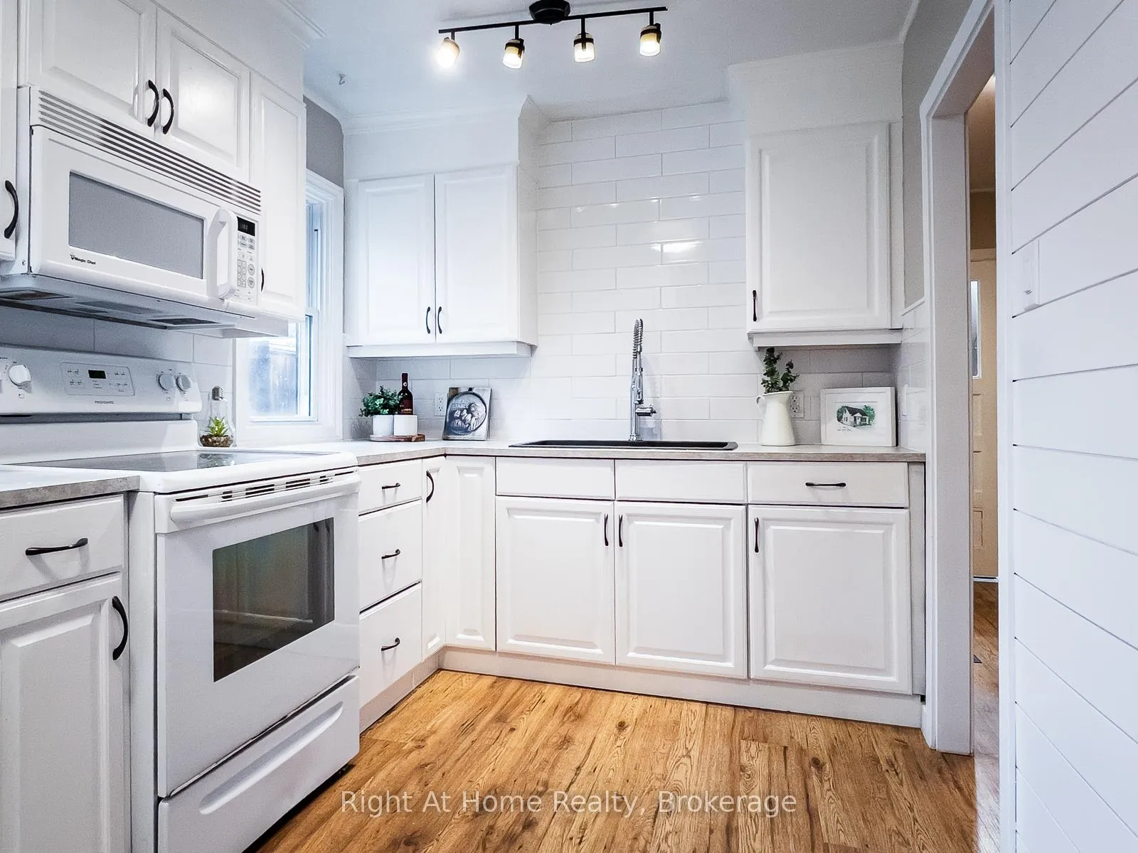 Photo 10 of 169 North Street, Stirling-Rawdon, Stirling Ward — HOMEH