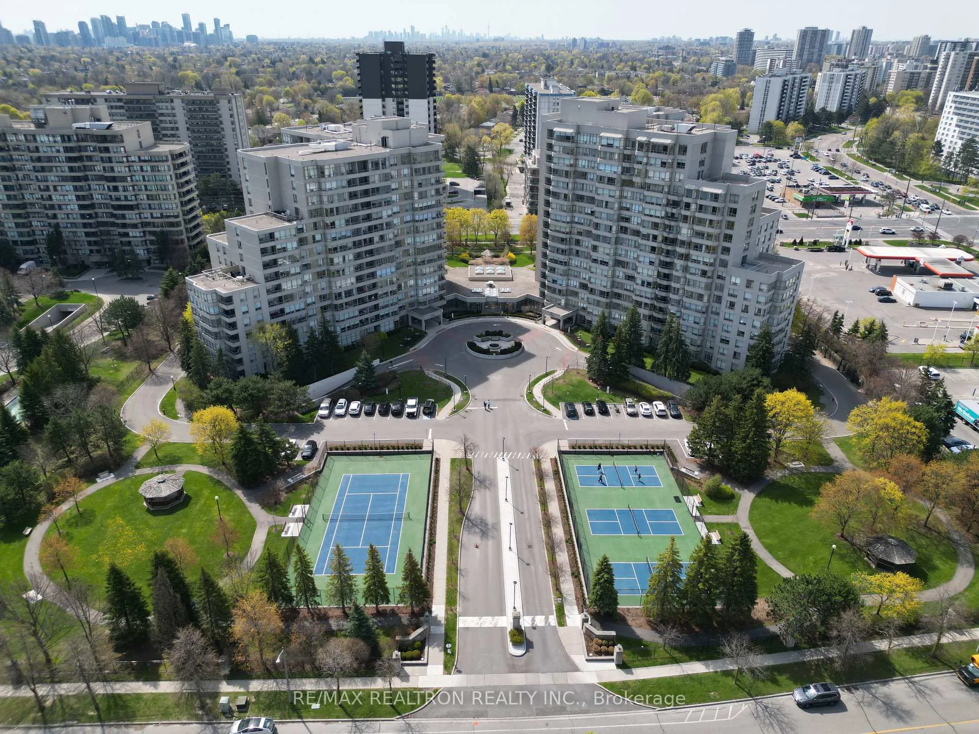 Photo 3 of Unit 210, 11 Townsgate Drive, Vaughan, Crestwood-Springfarm-Yorkhill — HOMEH