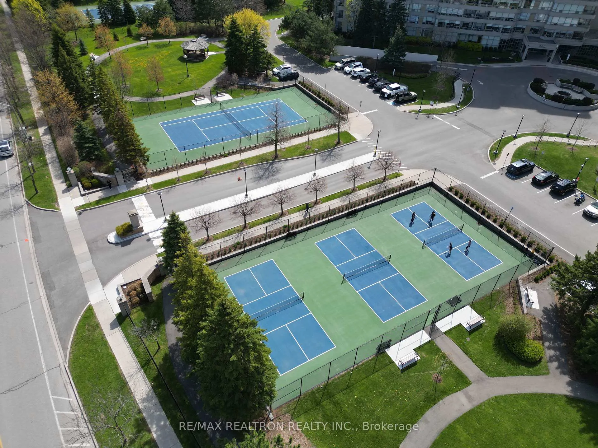 Photo 4 of Unit 210, 11 Townsgate Drive, Vaughan, Crestwood-Springfarm-Yorkhill — HOMEH