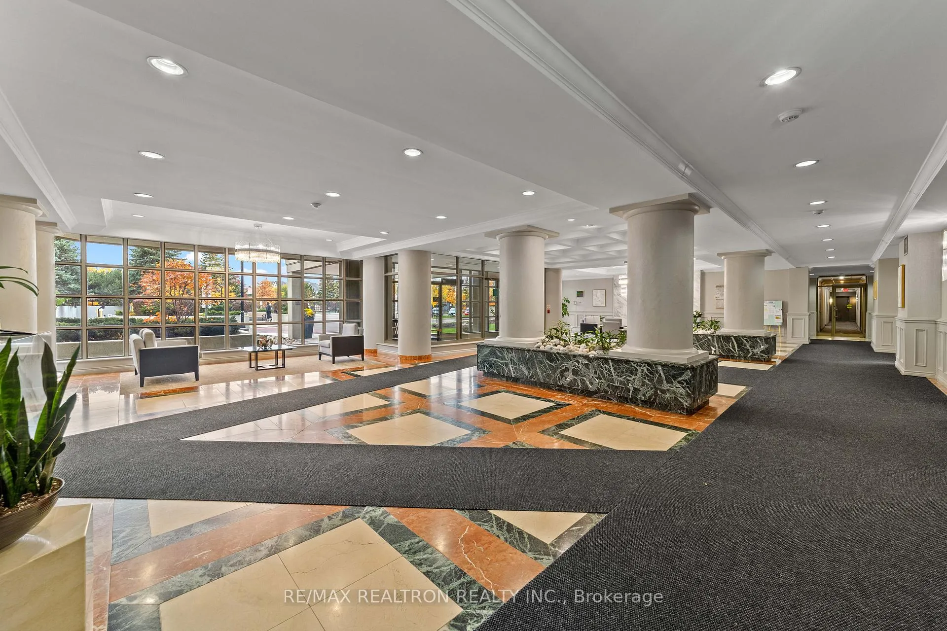 Photo 8 of Unit 210, 11 Townsgate Drive, Vaughan, Crestwood-Springfarm-Yorkhill — HOMEH
