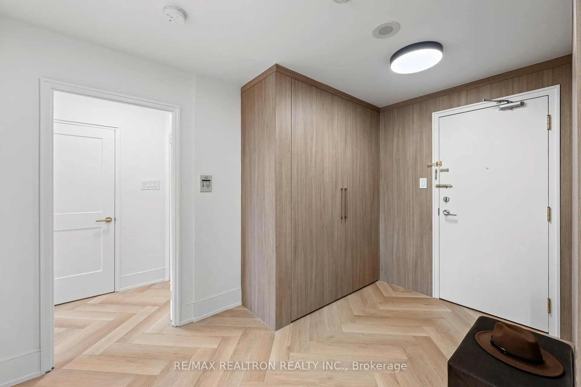 Photo 11 of Unit 210, 11 Townsgate Drive, Vaughan, Crestwood-Springfarm-Yorkhill — HOMEH