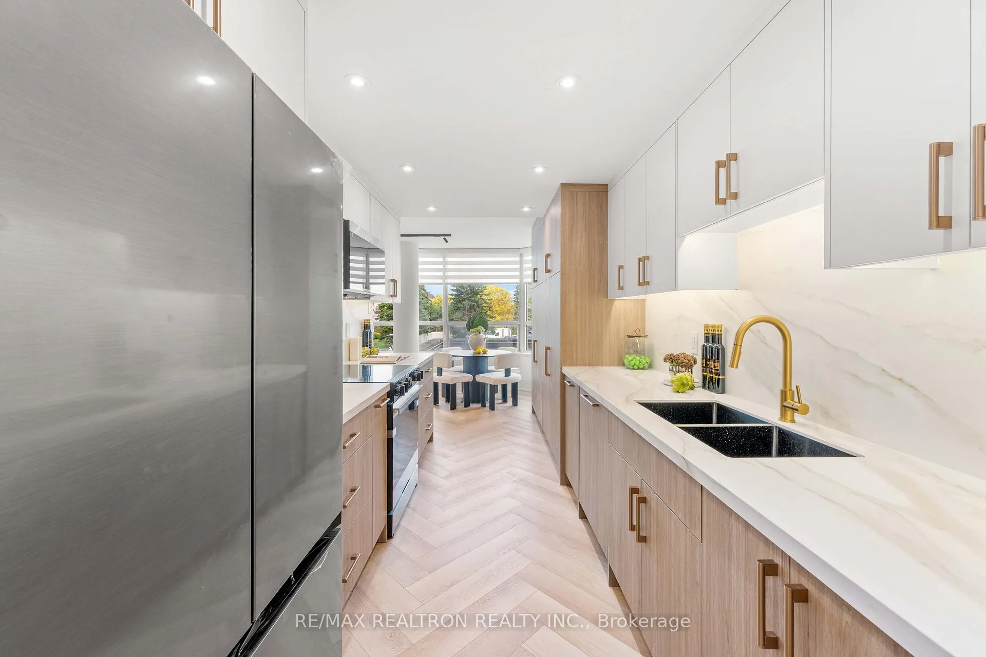 Photo 13 of Unit 210, 11 Townsgate Drive, Vaughan, Crestwood-Springfarm-Yorkhill — HOMEH