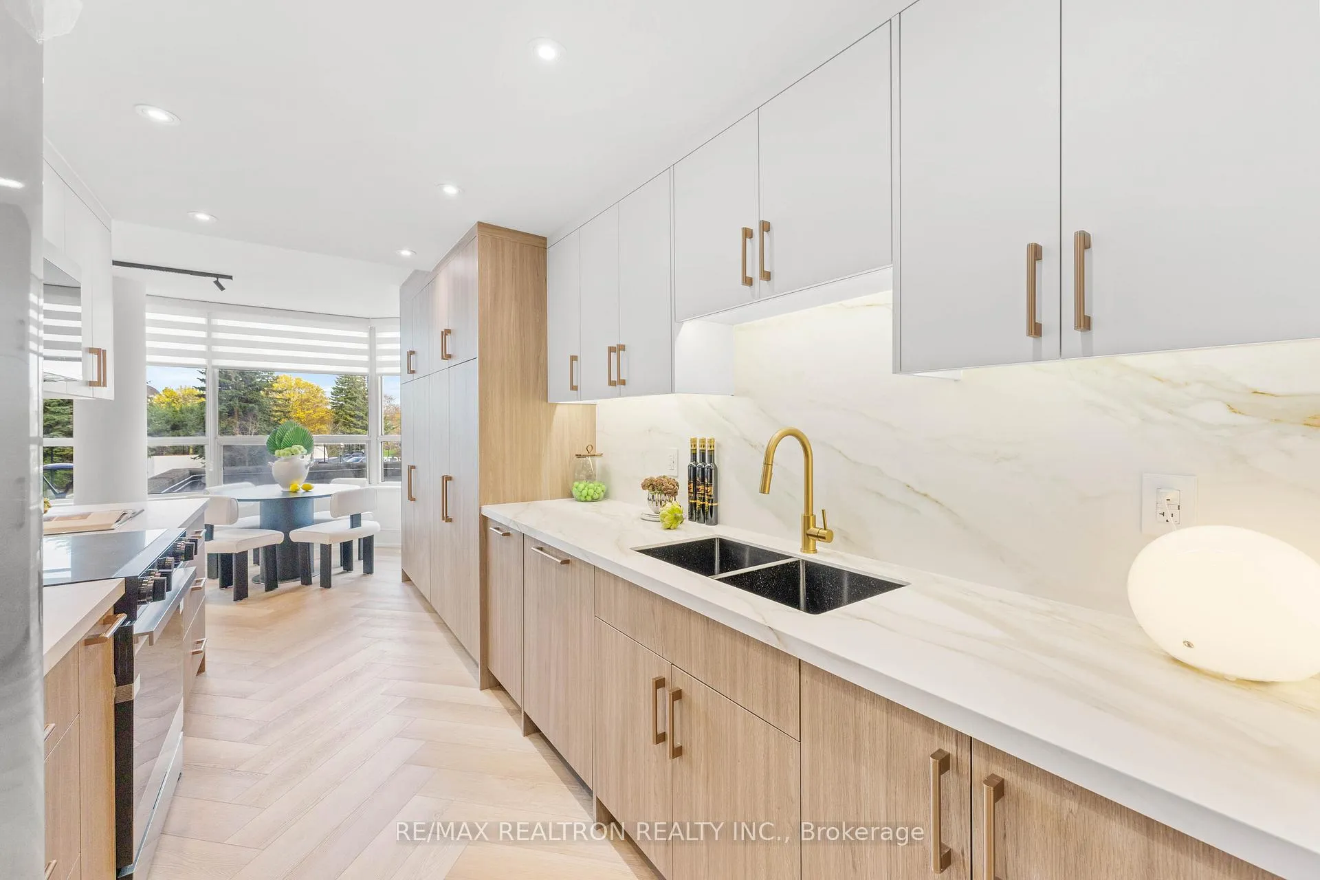 Photo 15 of Unit 210, 11 Townsgate Drive, Vaughan, Crestwood-Springfarm-Yorkhill — HOMEH