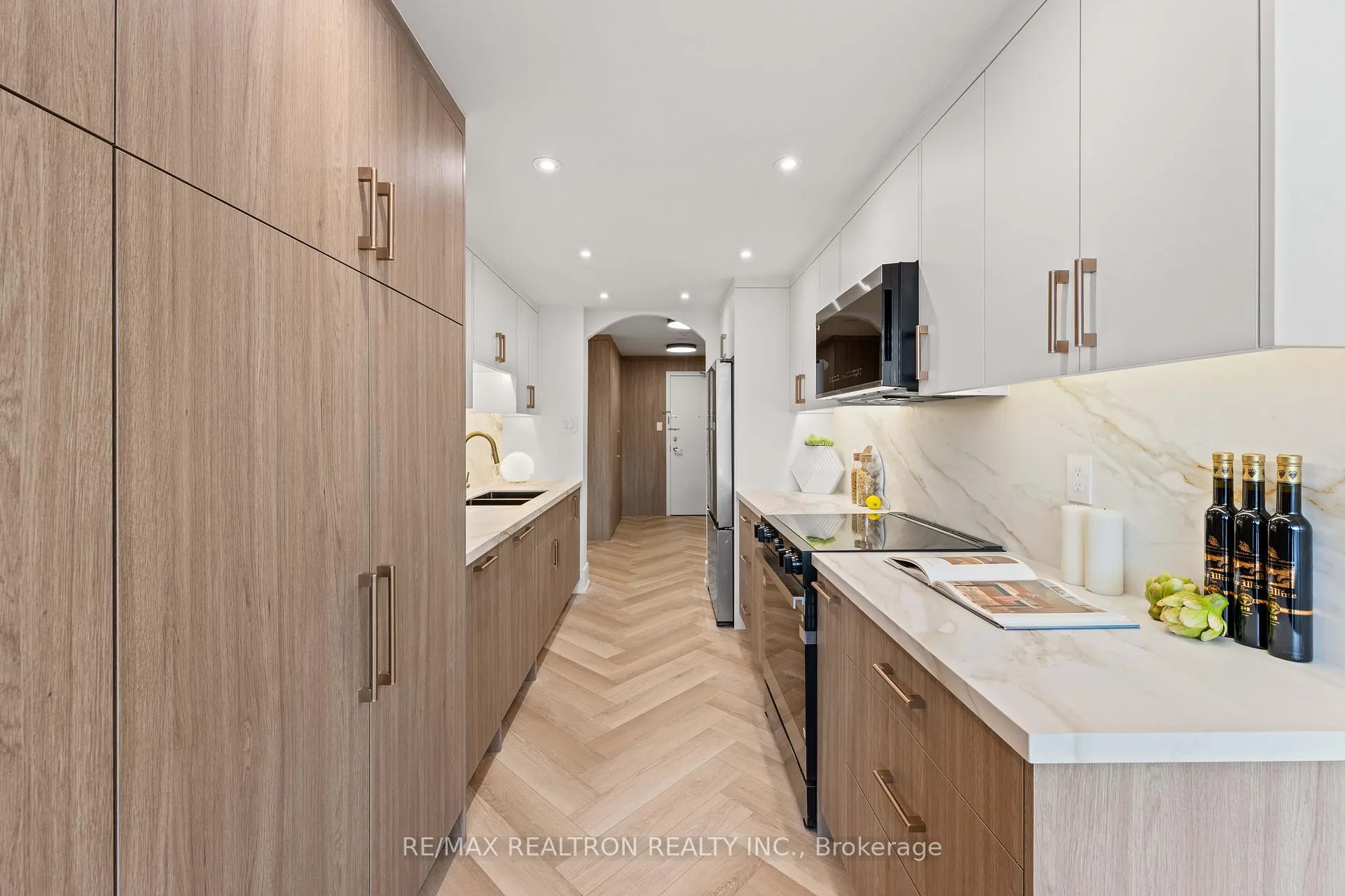 Photo 16 of Unit 210, 11 Townsgate Drive, Vaughan, Crestwood-Springfarm-Yorkhill — HOMEH