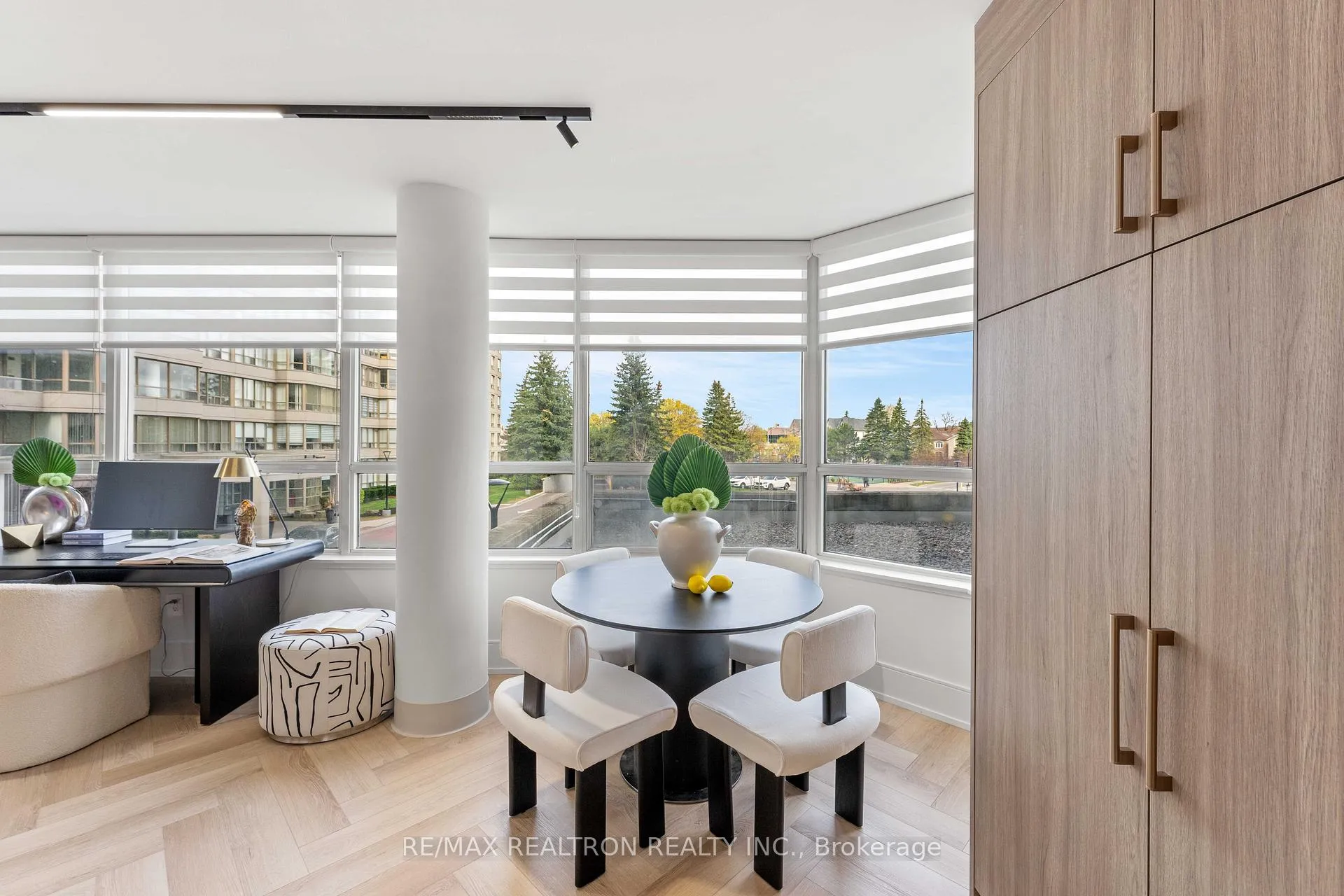 Photo 17 of Unit 210, 11 Townsgate Drive, Vaughan, Crestwood-Springfarm-Yorkhill — HOMEH