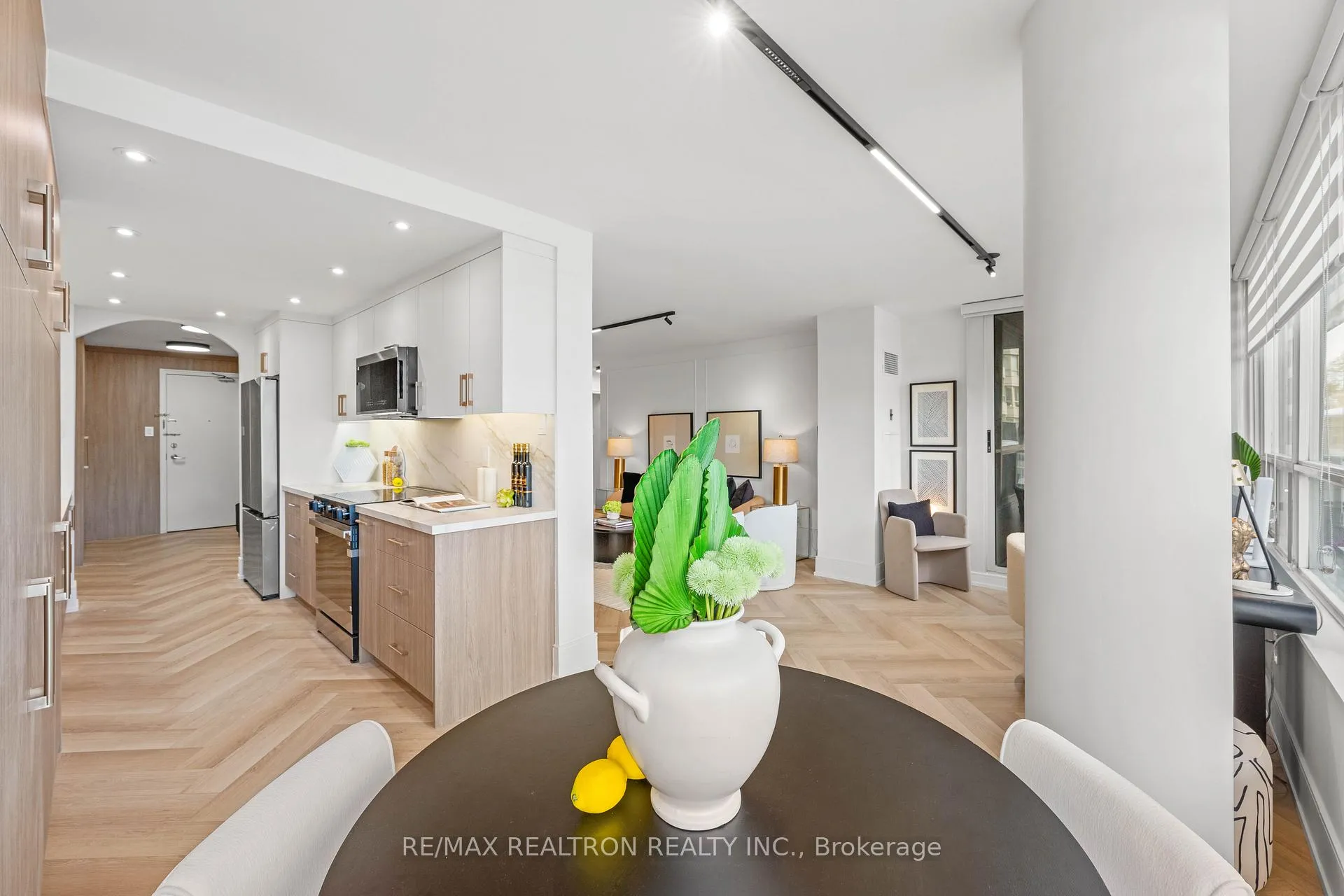 Photo 19 of Unit 210, 11 Townsgate Drive, Vaughan, Crestwood-Springfarm-Yorkhill — HOMEH