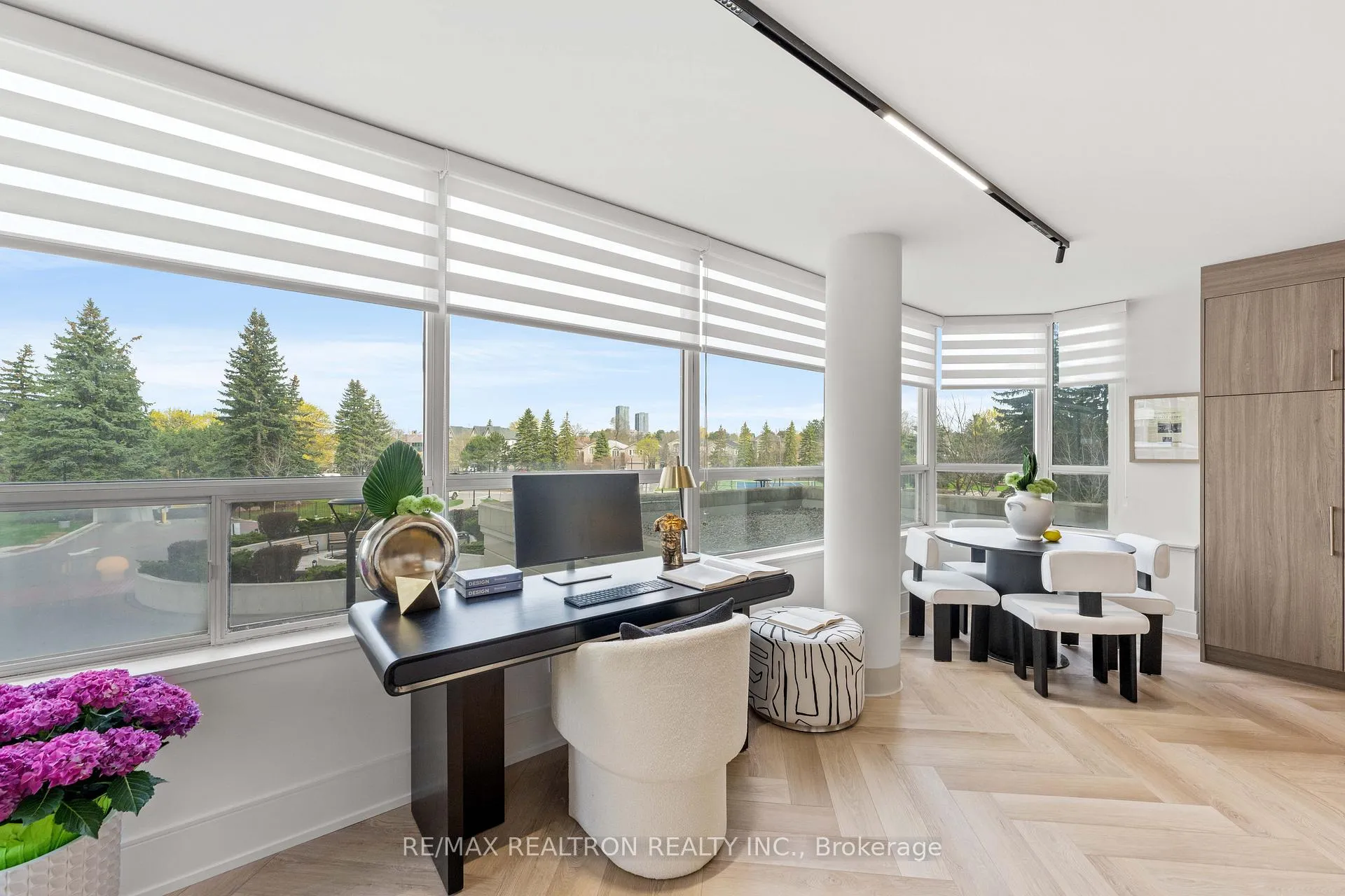 Photo 21 of Unit 210, 11 Townsgate Drive, Vaughan, Crestwood-Springfarm-Yorkhill — HOMEH