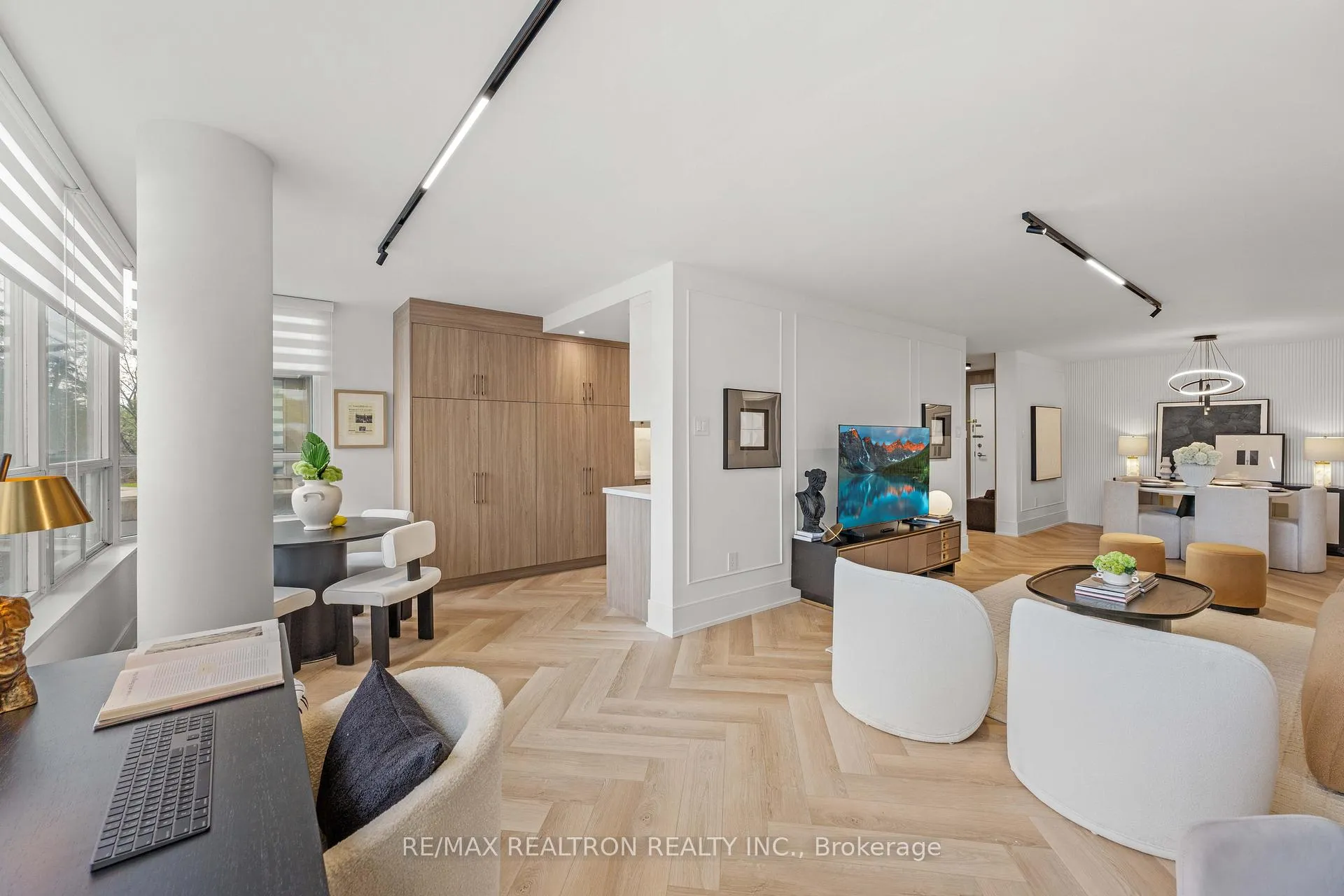 Photo 22 of Unit 210, 11 Townsgate Drive, Vaughan, Crestwood-Springfarm-Yorkhill — HOMEH